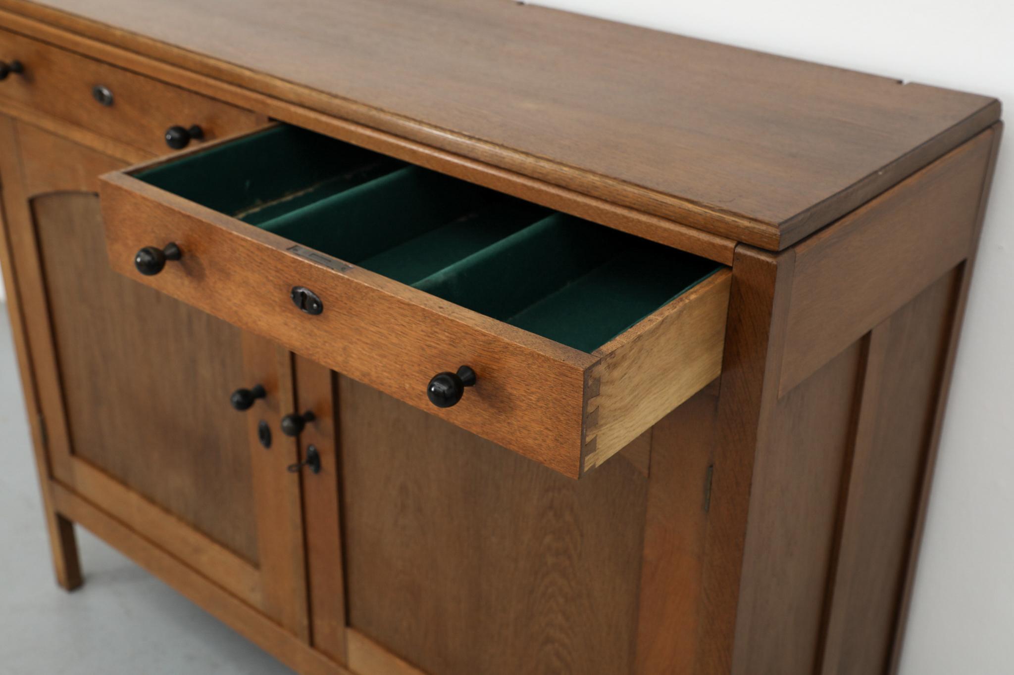 Cabinet o credenza in Oak Oak della scuola olandese Art Deco degli anni '20, con accenti neri in vendita 8