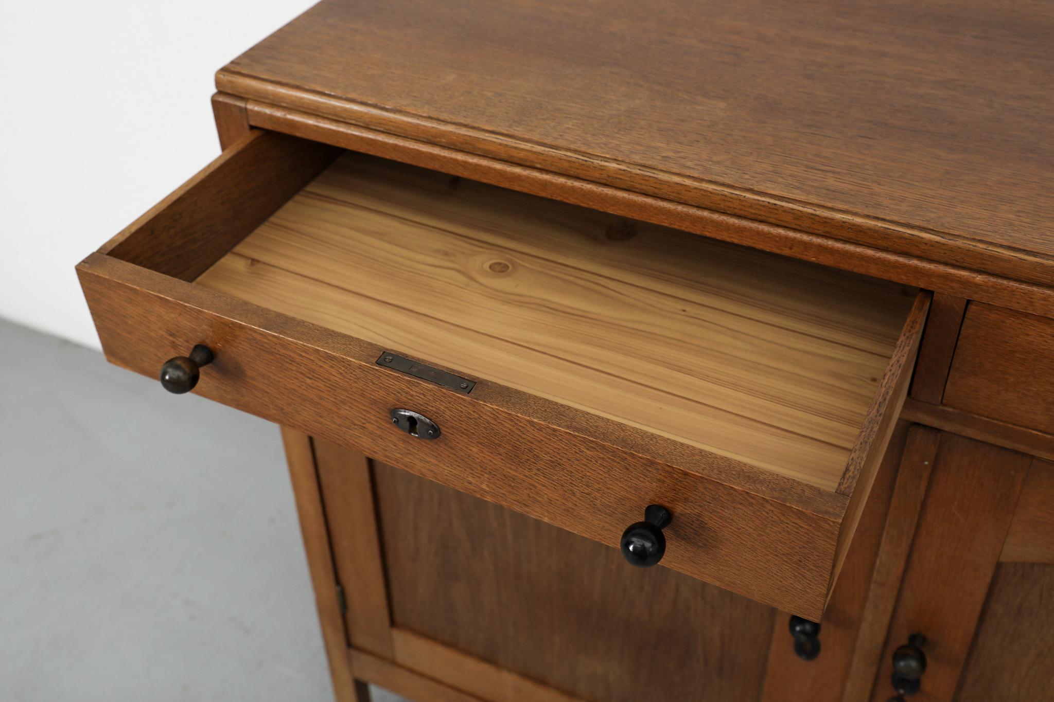 Cabinet o credenza in Oak Oak della scuola olandese Art Deco degli anni '20, con accenti neri in vendita 10