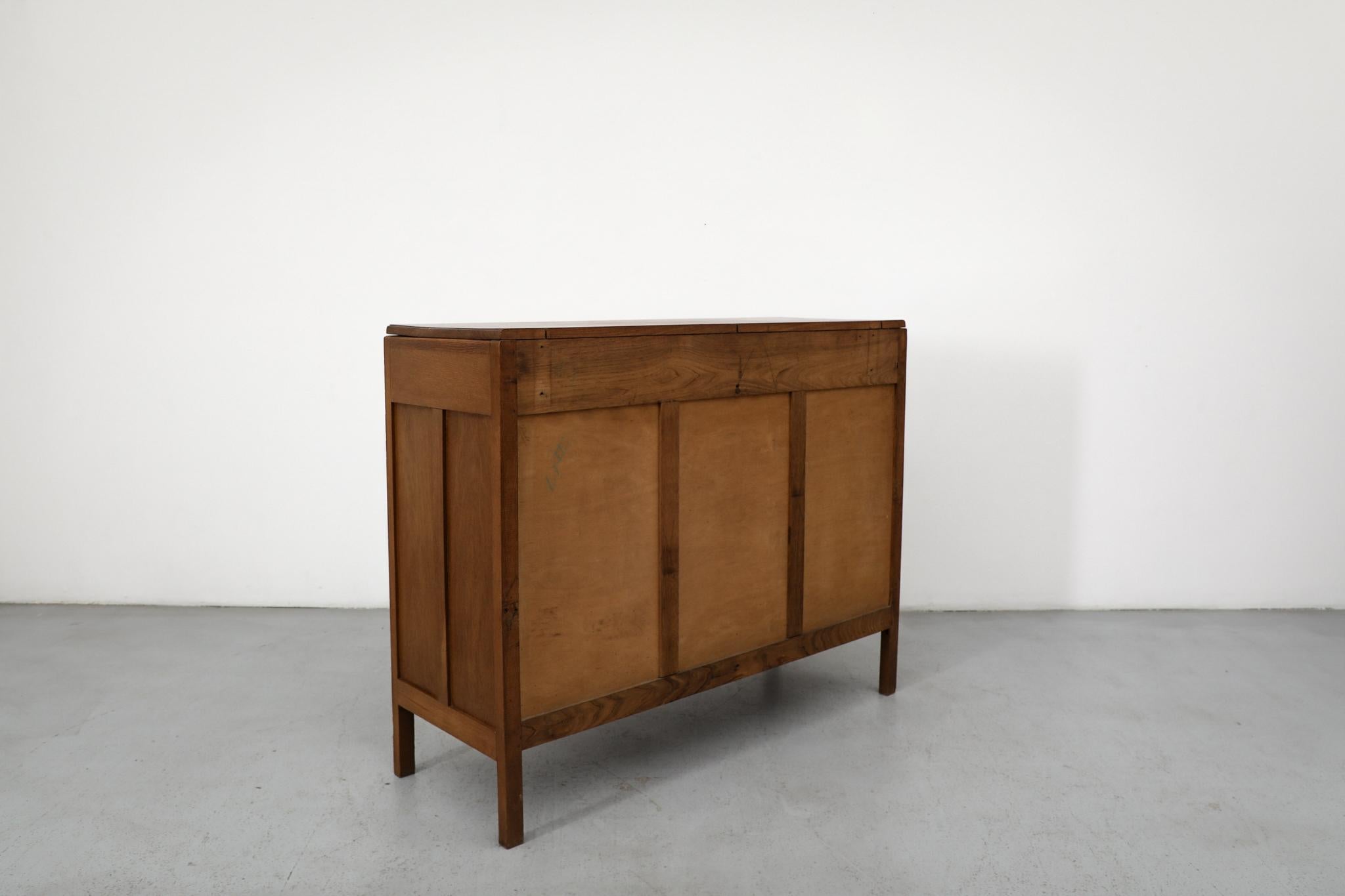 Scuola di Amsterdam Cabinet o credenza in Oak Oak della scuola olandese Art Deco degli anni '20, con accenti neri in vendita