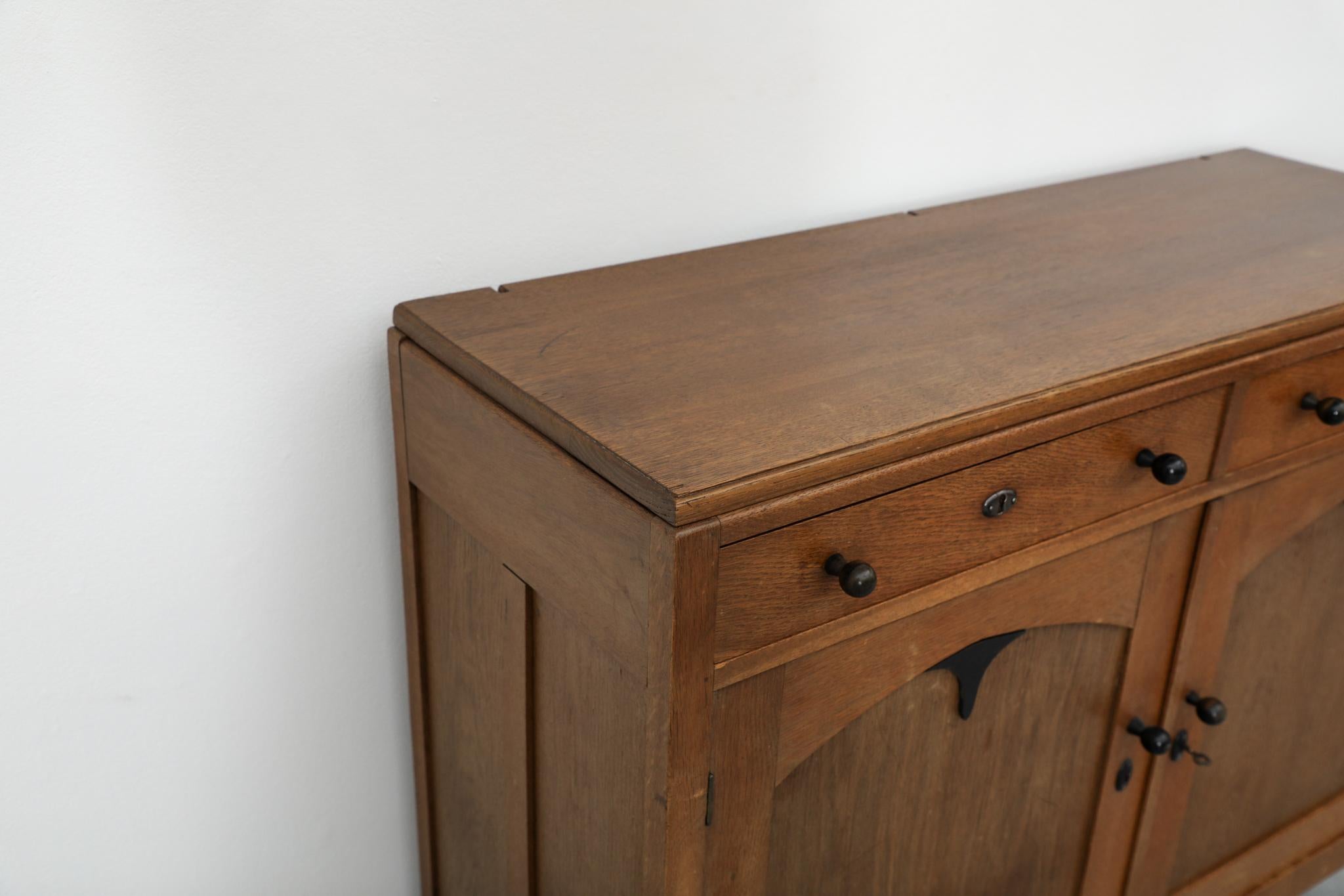 Cabinet o credenza in Oak Oak della scuola olandese Art Deco degli anni '20, con accenti neri in vendita 1