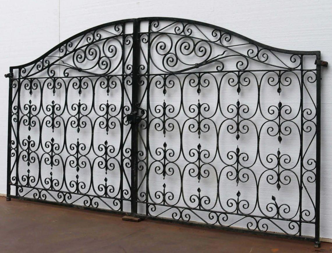 Hand-Crafted 1920s Edwardian Wrought Iron Garden Gates 232.5 cm (7’6”) For Sale