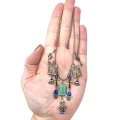 1920er Jahre Ägyptische Revival Silber vergoldet und Emaille Vintage Charms Halskette