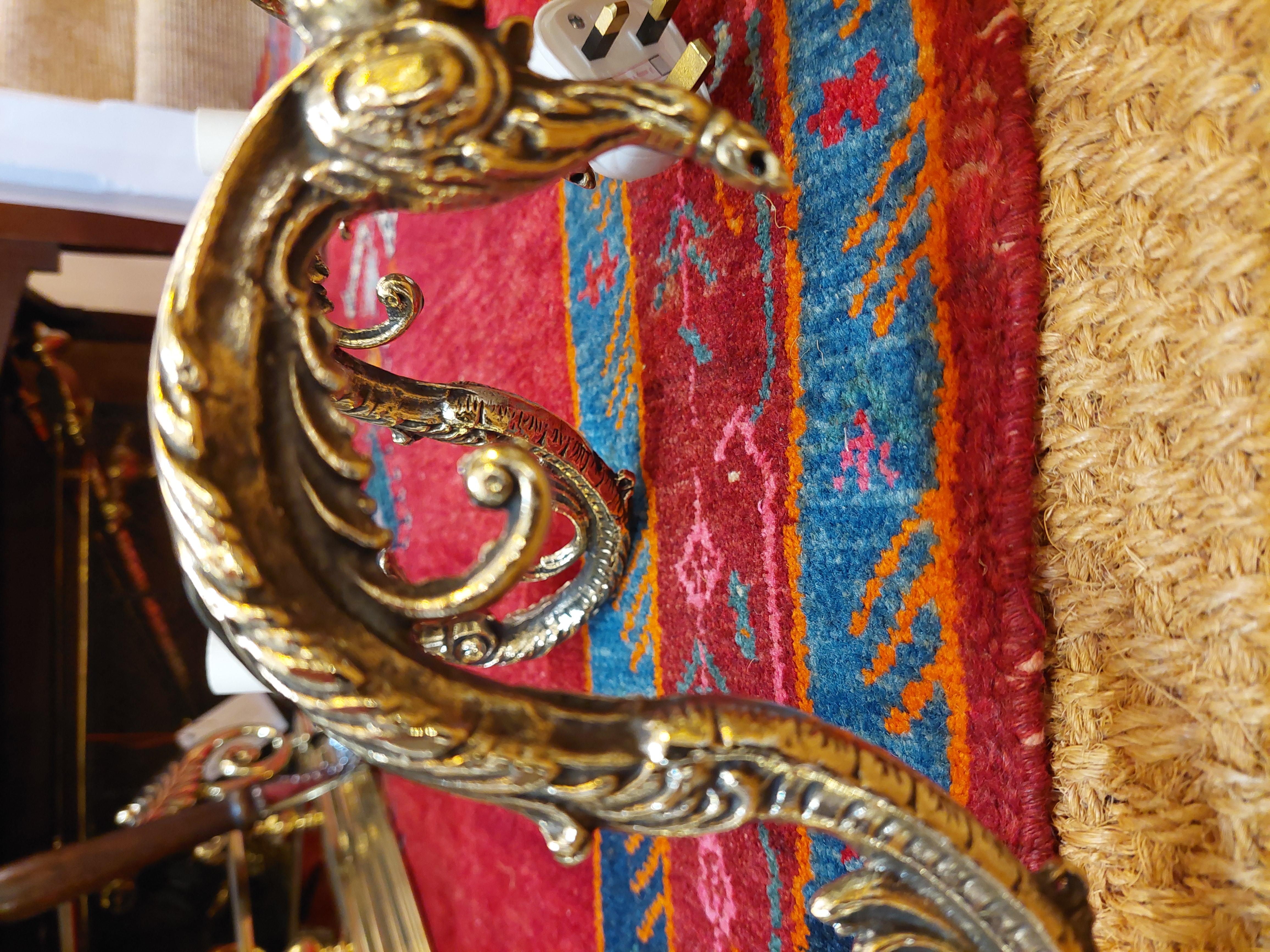 1920's Eight Branch Brass Chandelier with Cast Acanthus Leaf Mounts en vente 3