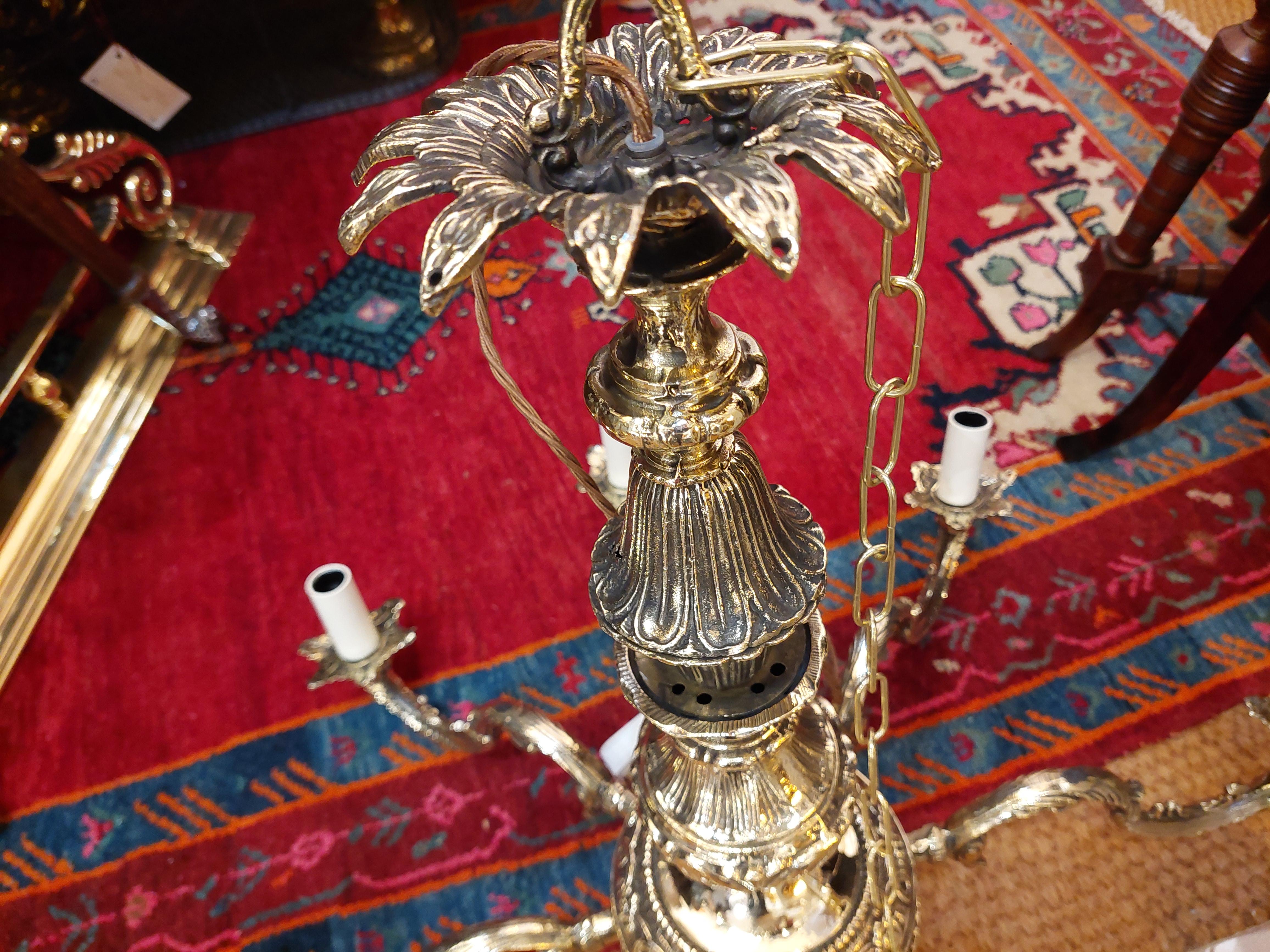 1920's Eight Branch Brass Chandelier with Cast Acanthus Leaf Mounts en vente 6