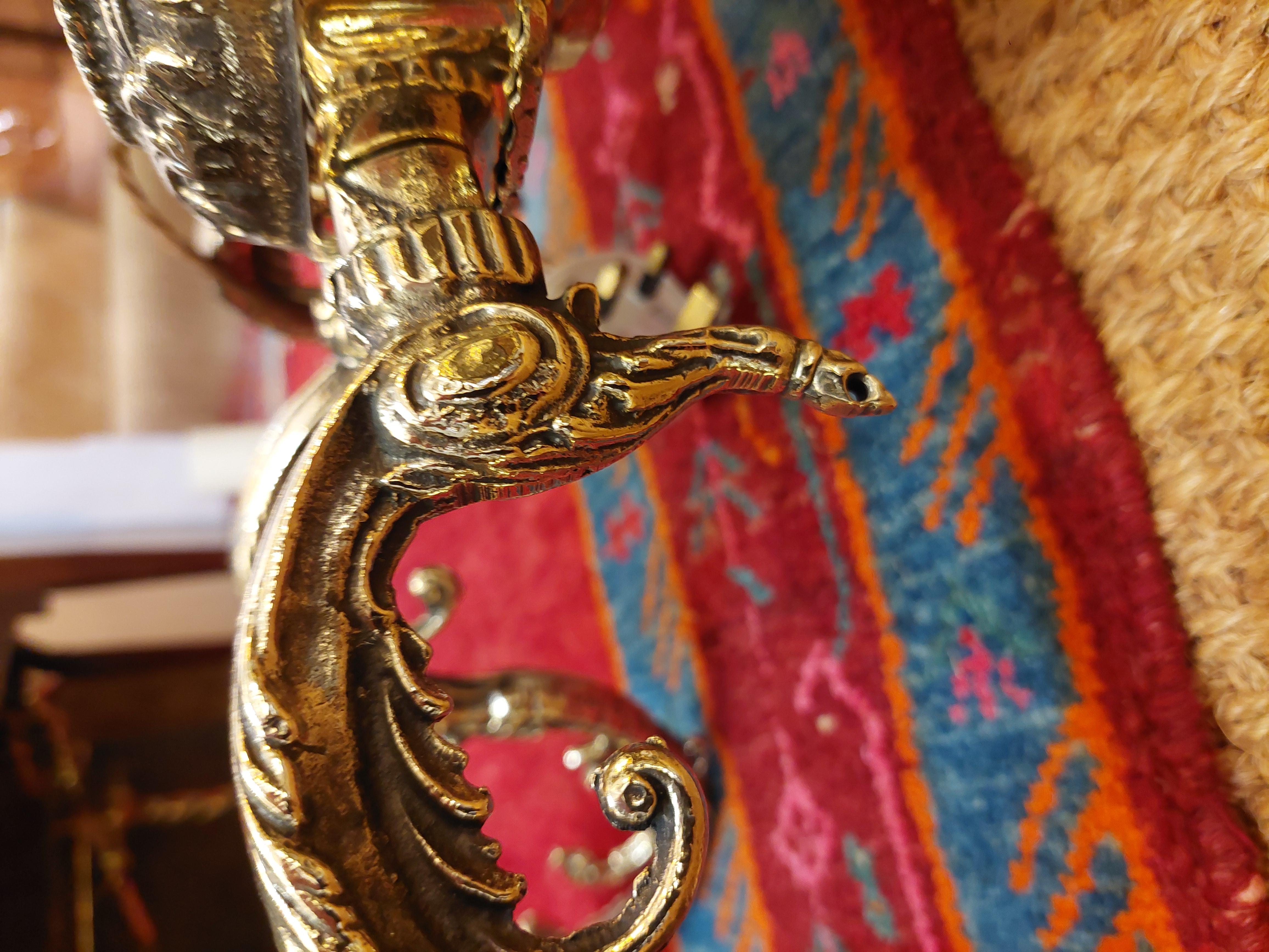 1920's Eight Branch Brass Chandelier with Cast Acanthus Leaf Mounts en vente 2