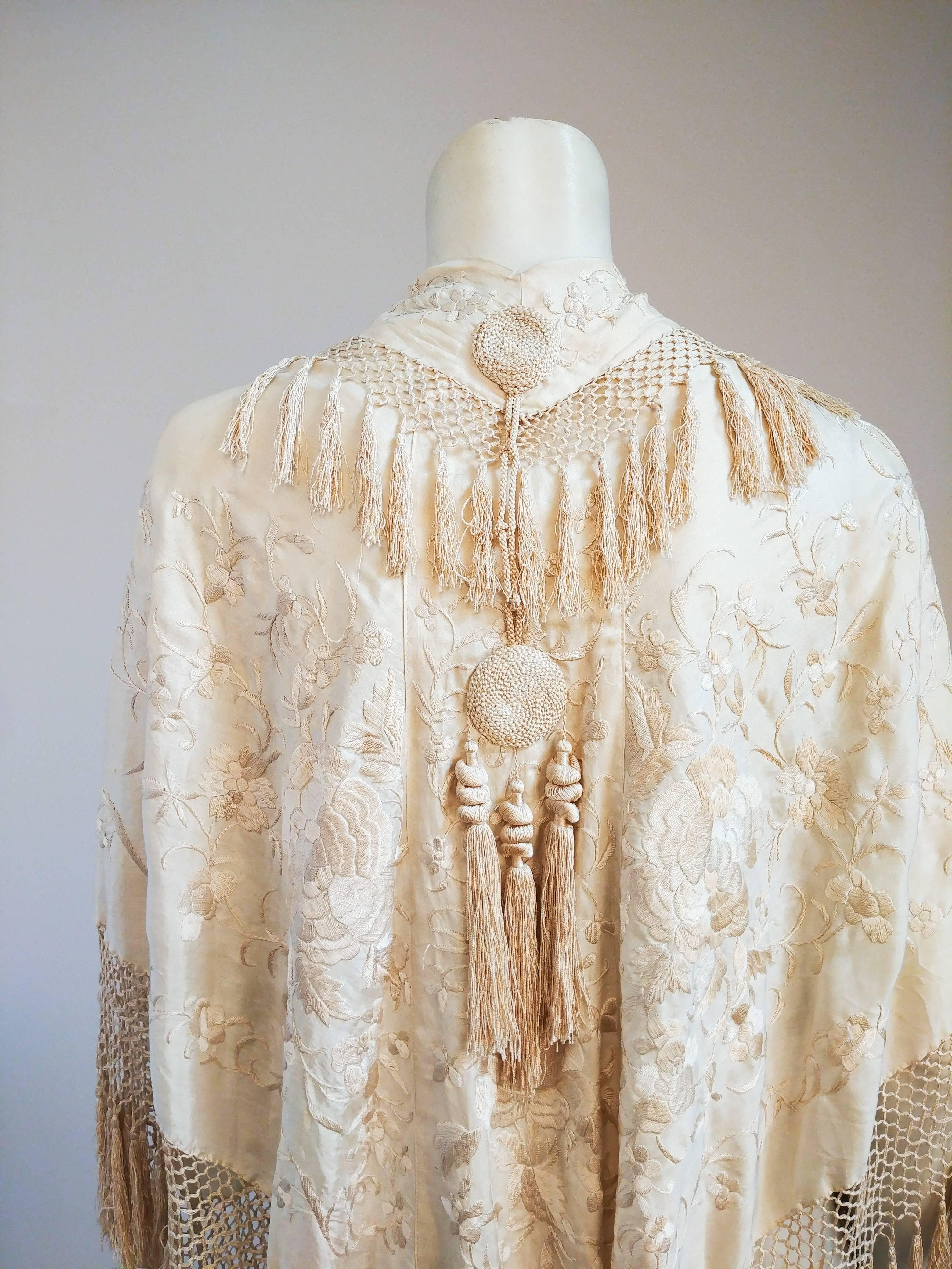 1920s Embroidered Fringe Capelet In Good Condition In San Francisco, CA