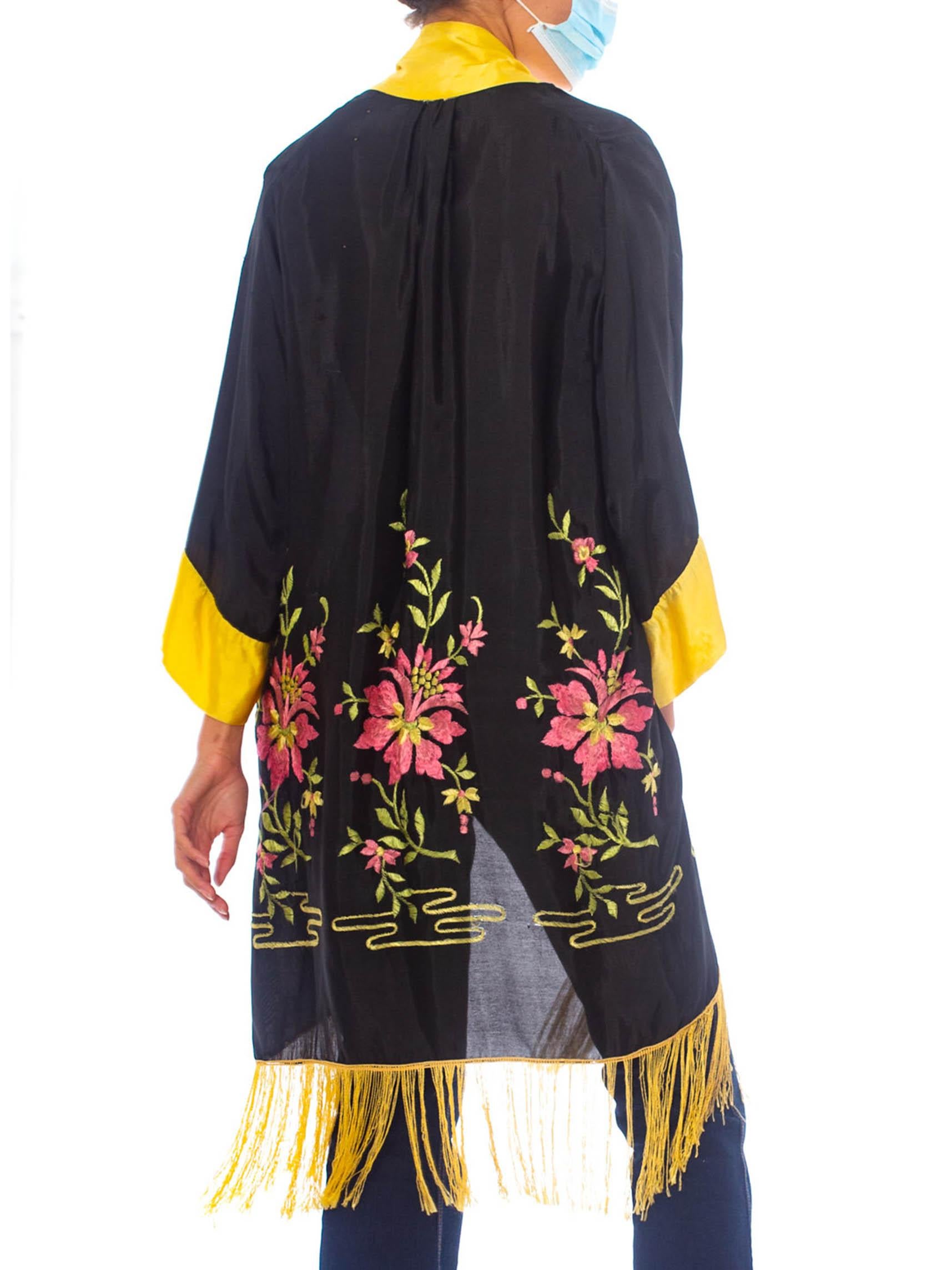 1920S  Kaftán Kimono de Rayón Bordado Amarillo en venta