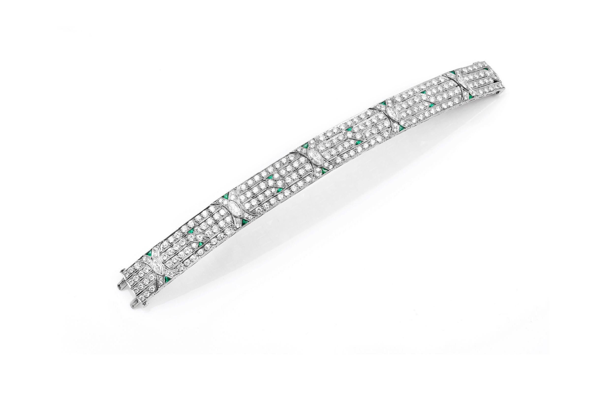 1920s Emerald and Diamond Stunning Bracelet In Excellent Condition For Sale In New York, NY