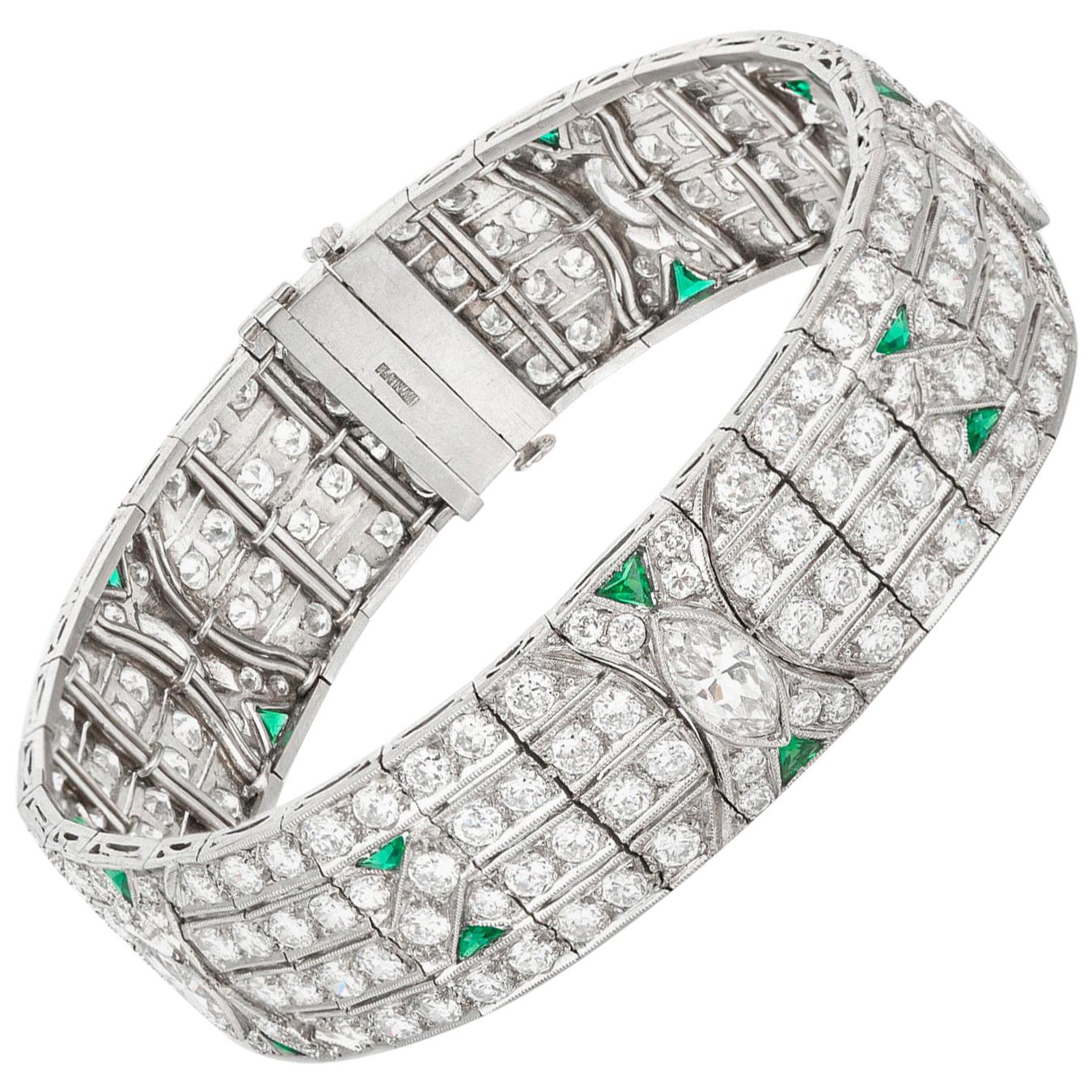 Superbe bracelet en émeraudes et diamants des années 1920 en vente