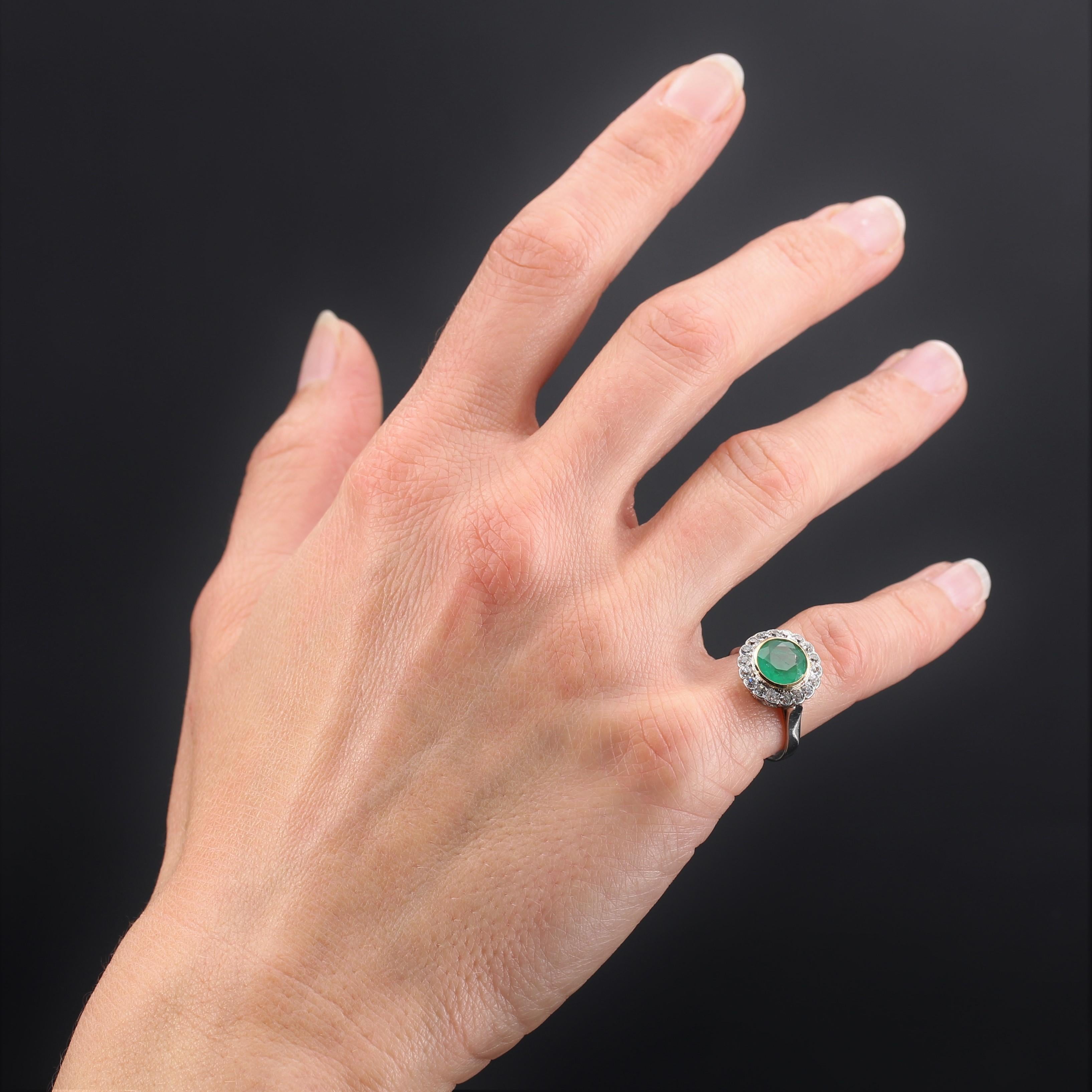 Bague ronde en or jaune 18 carats avec meraudes et diamants des annes 1920 Bon état - En vente à Poitiers, FR
