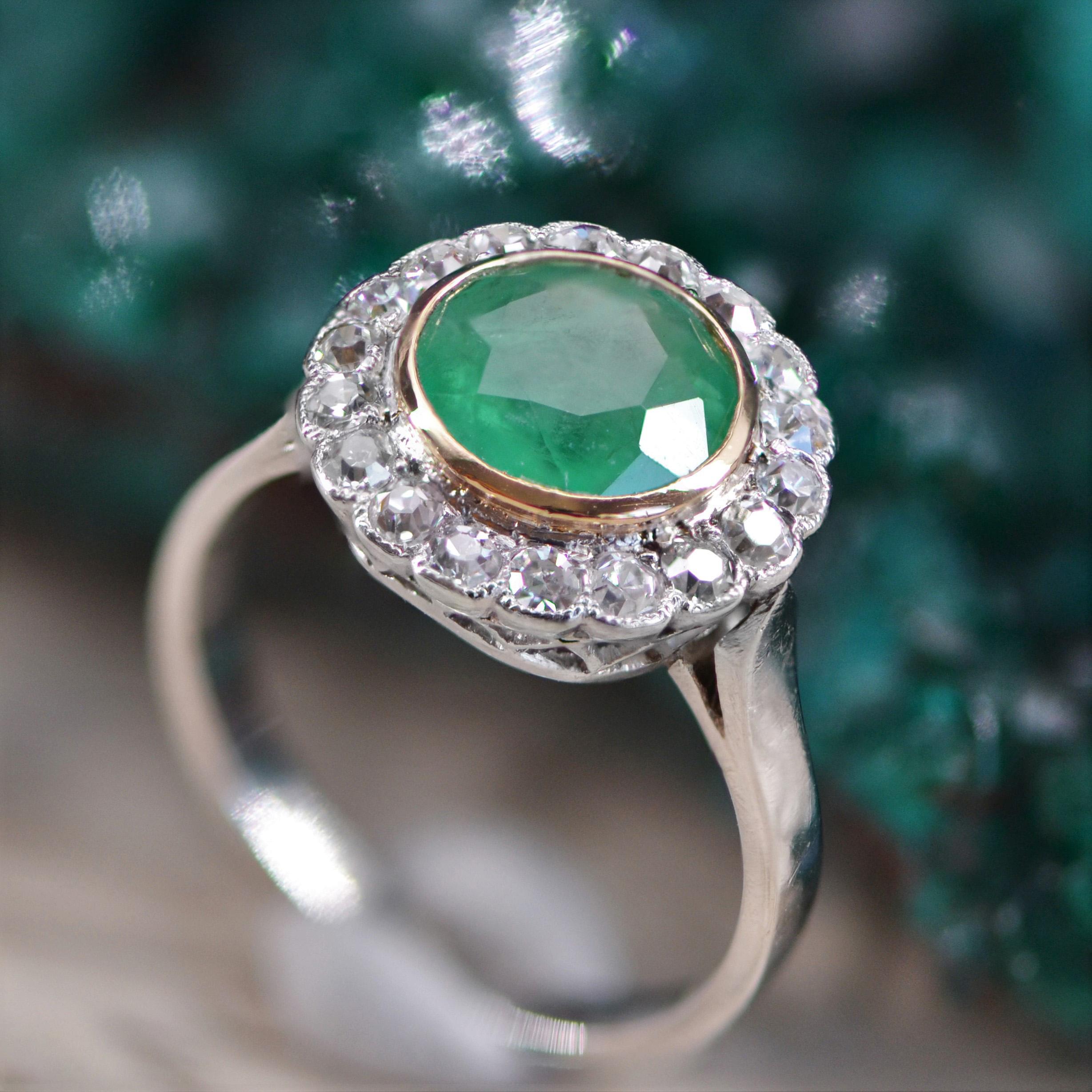 1920s Emerald Diamonds Platinum 18 Karat Yellow Gold Round Ring For Sale 3