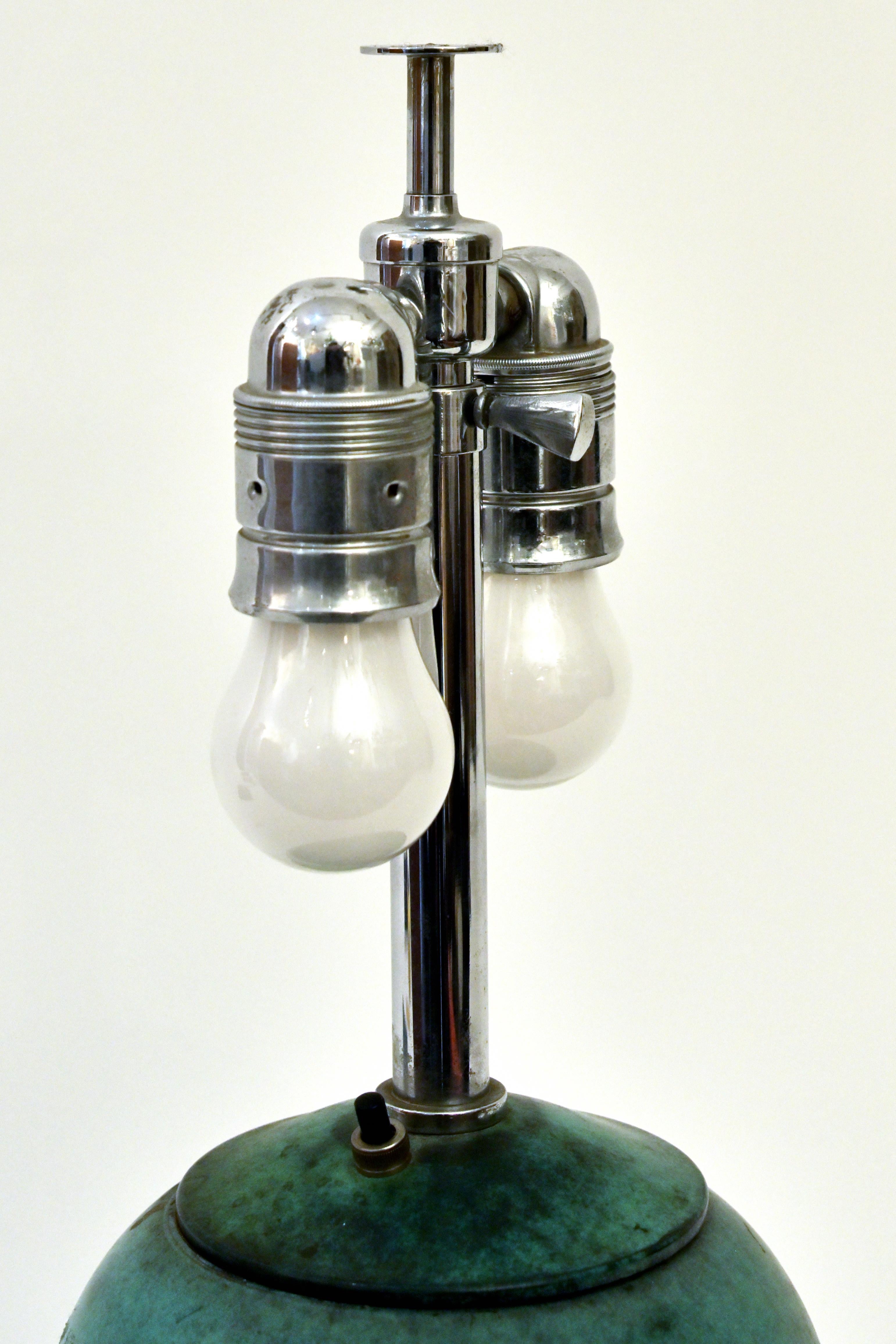 Patinierte Verdigris-Tischlampe „Ikora“ von WMF Company, 1920er Jahre im Zustand „Gut“ in New York, NY