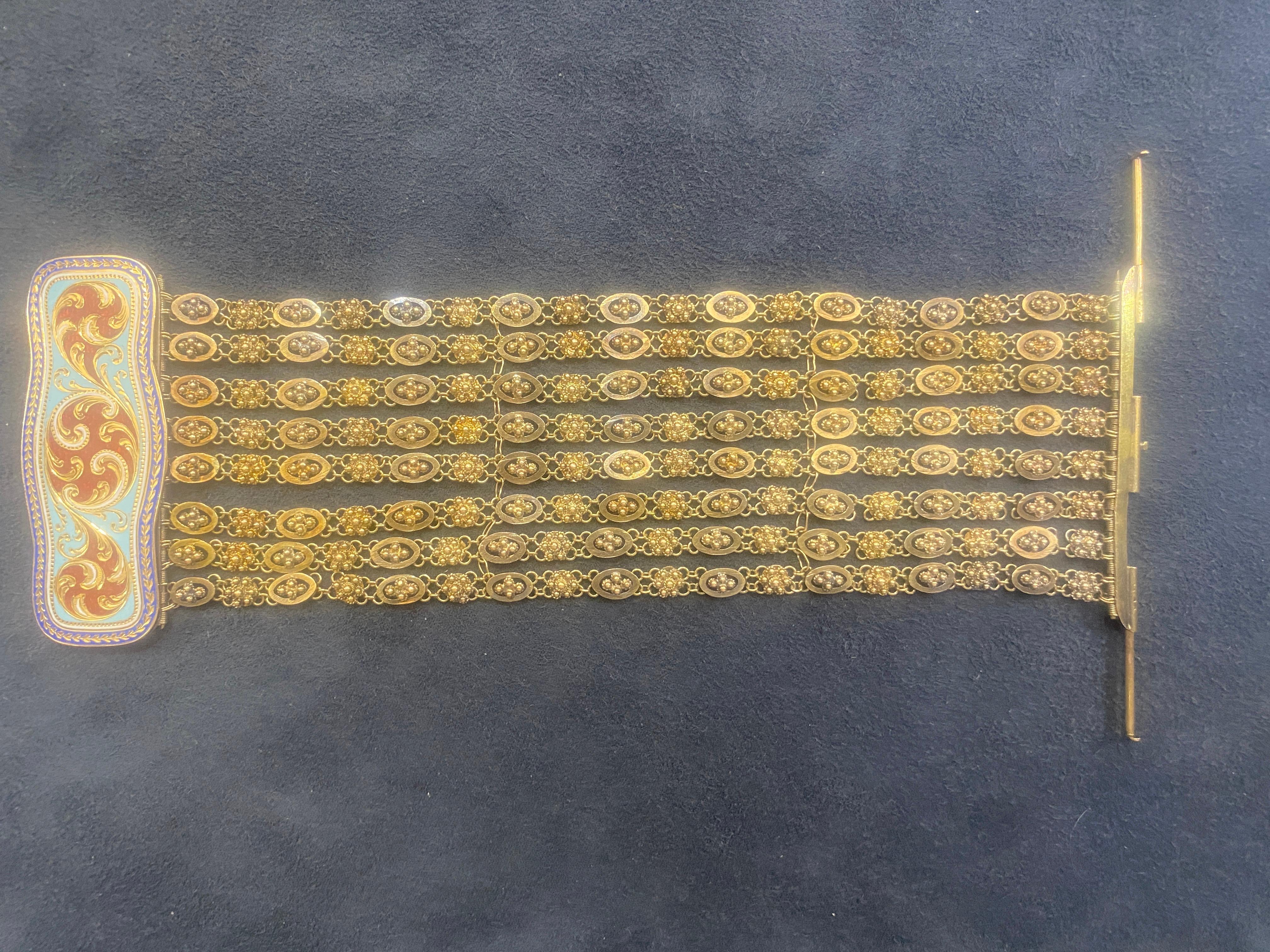 1920s English 18 carat gold and engraved enamel chain bracelet For Sale 2