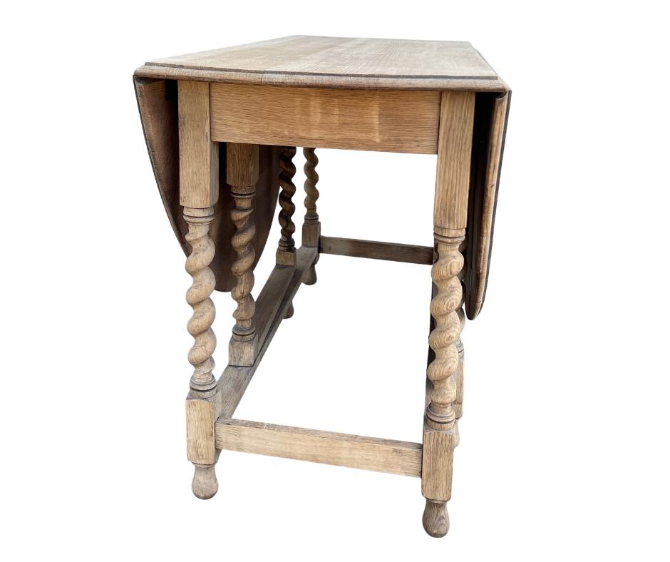 1920s English Bleached Oak Gateleg Table For Sale 6