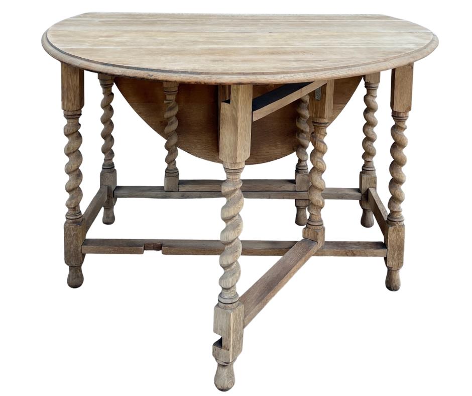 1920s English Bleached Oak Gateleg Table In Good Condition For Sale In Alpharetta, GA