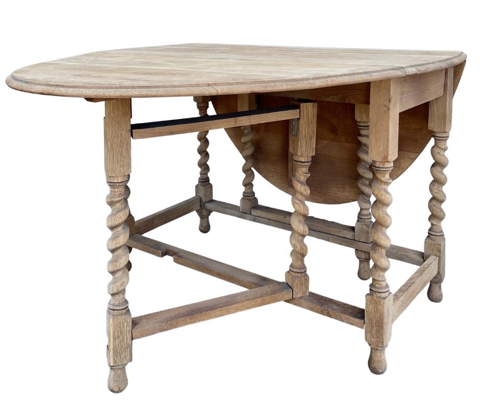 Early 20th Century 1920s English Bleached Oak Gateleg Table For Sale