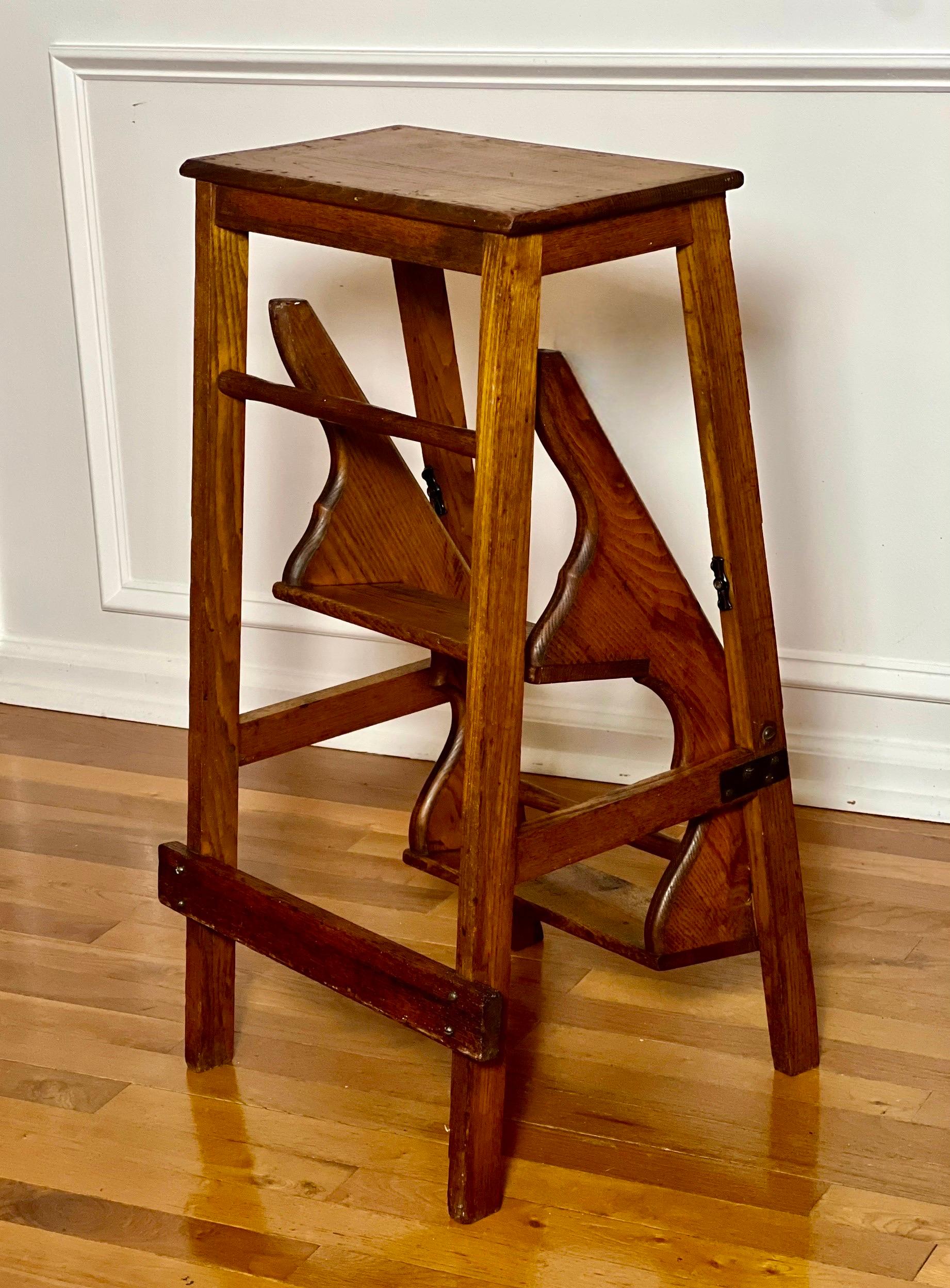 Escabeau pliant en chêne de style anglais des années 1920 3