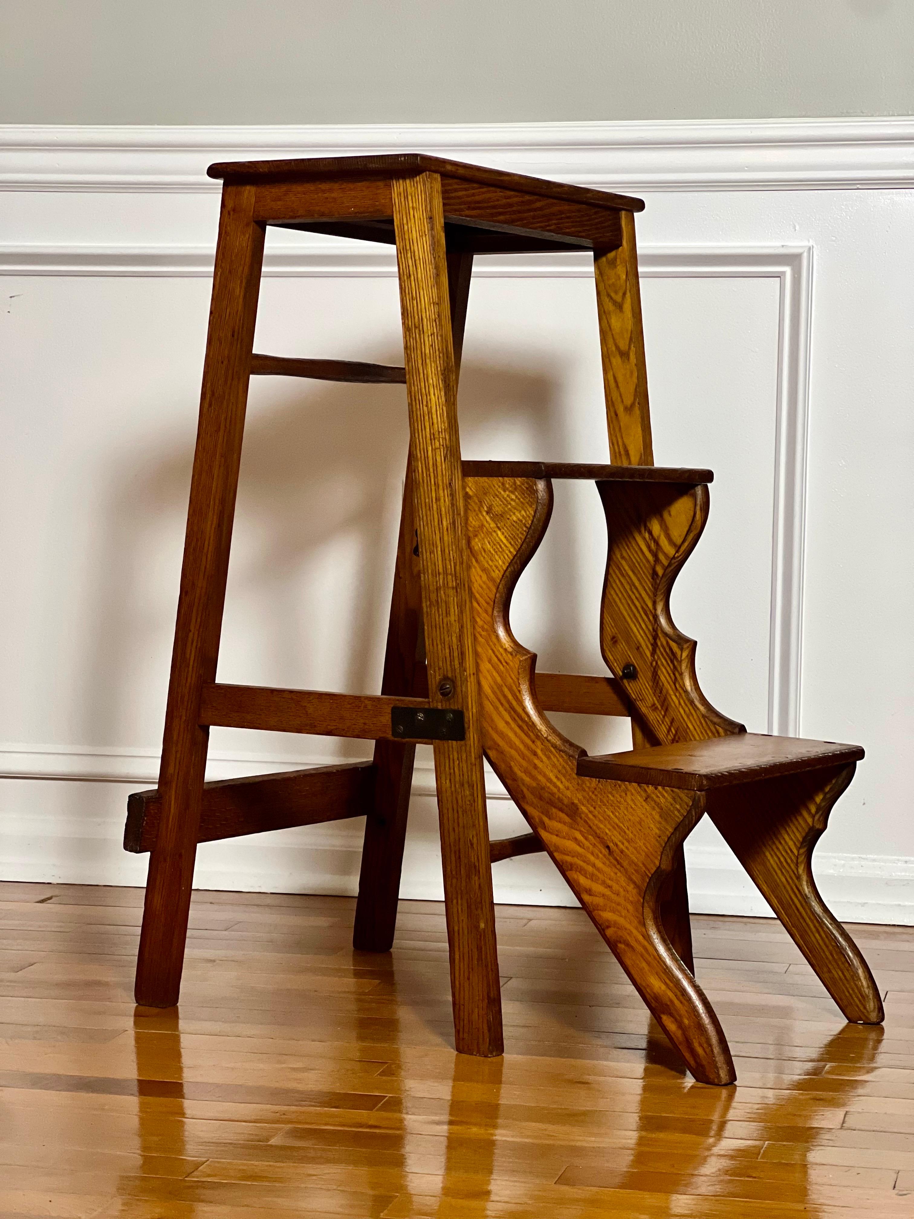 Escabeau pliant en chêne de style anglais des années 1920 2