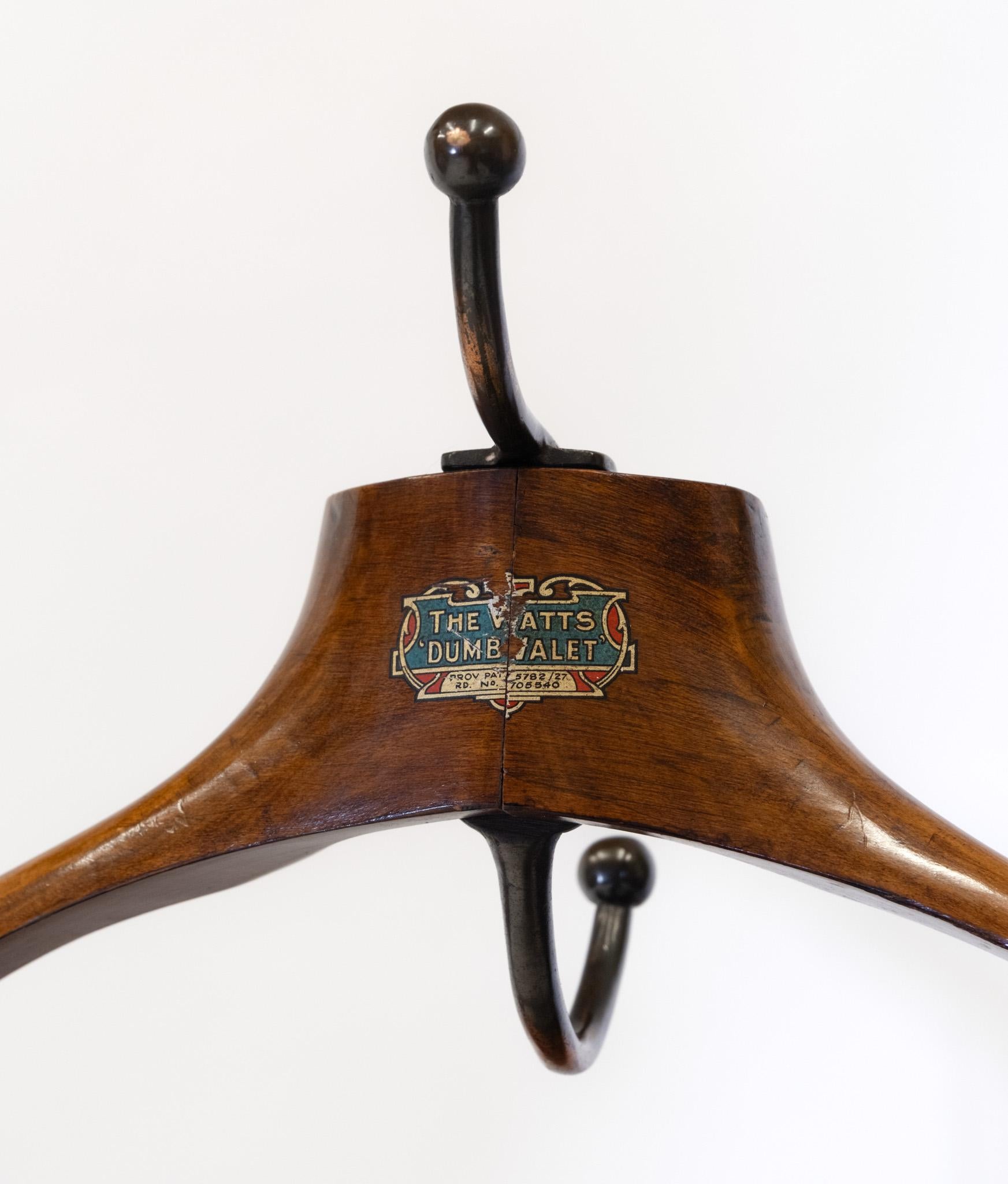 Metallo Portavalori inglese deluxe degli anni '20 con stirapantaloni in vendita