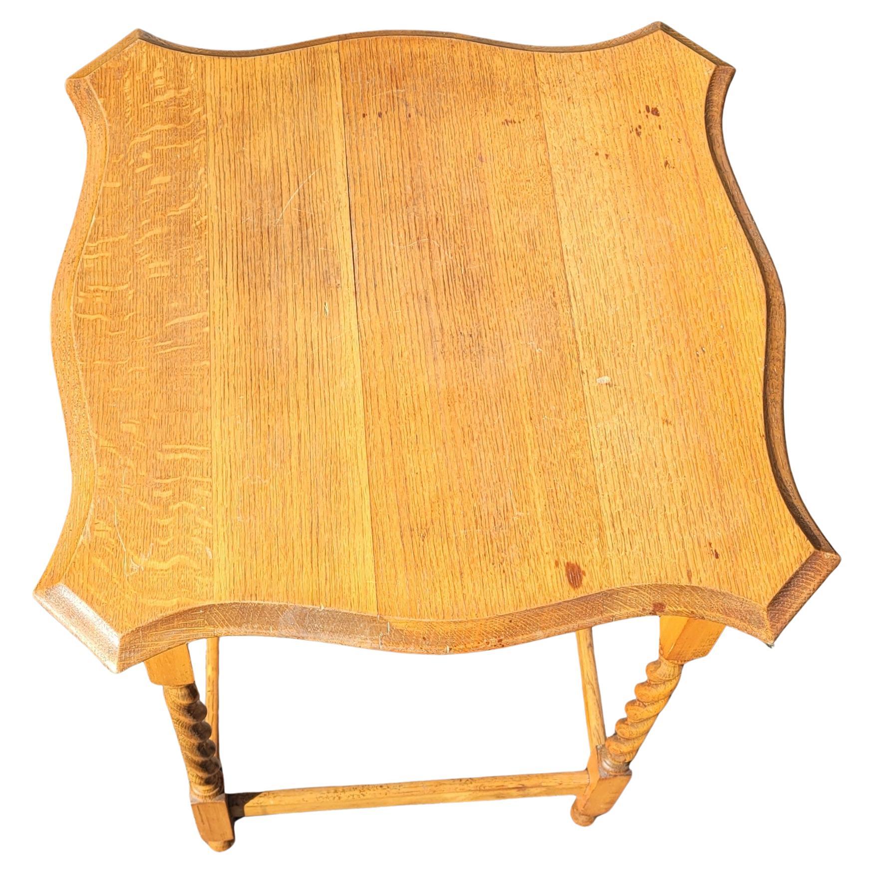 Edwardian 1920s English Golden Oak Barley Twist Occasional Side Table For Sale