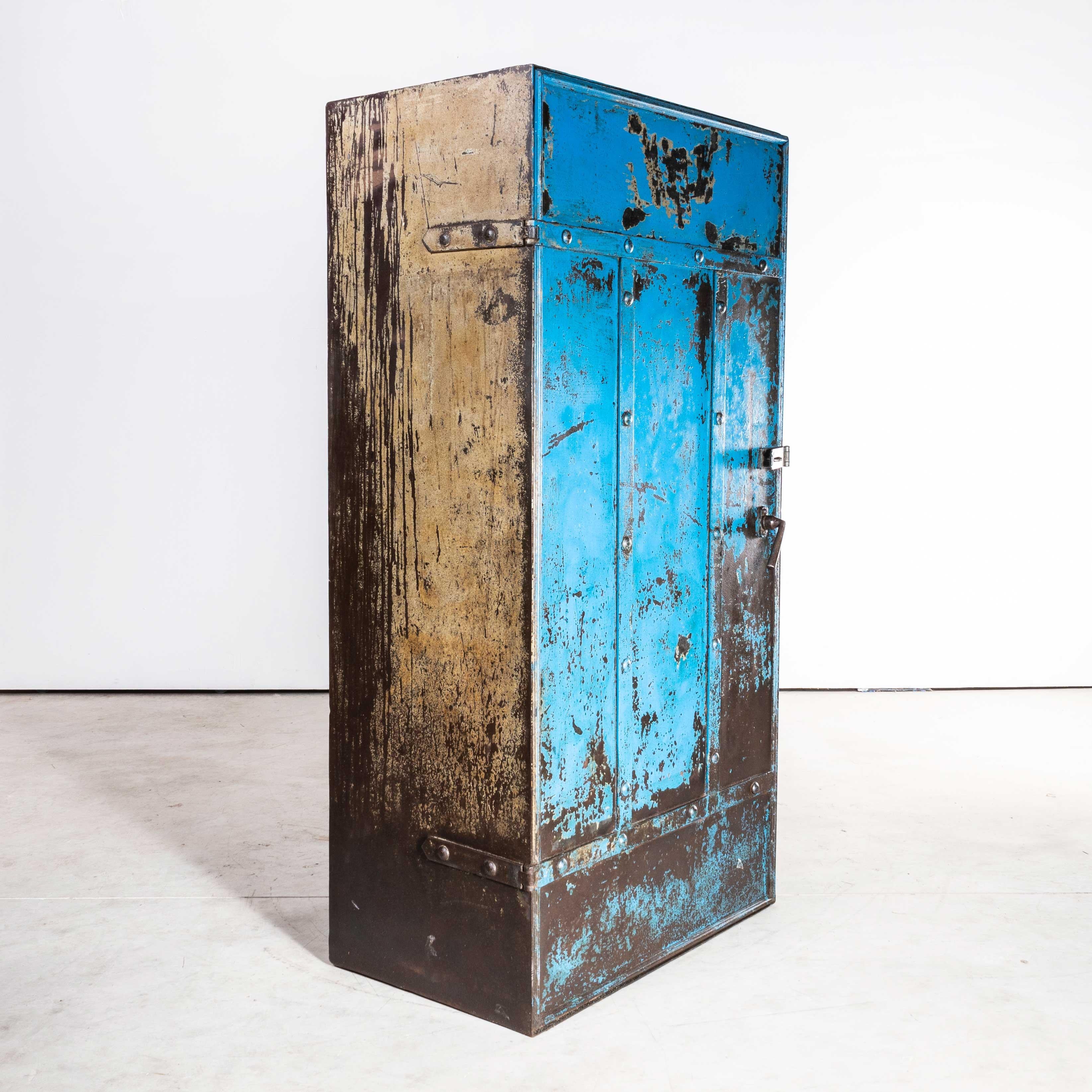 1920s English Industrial Strong Locker In Good Condition For Sale In Hook, Hampshire