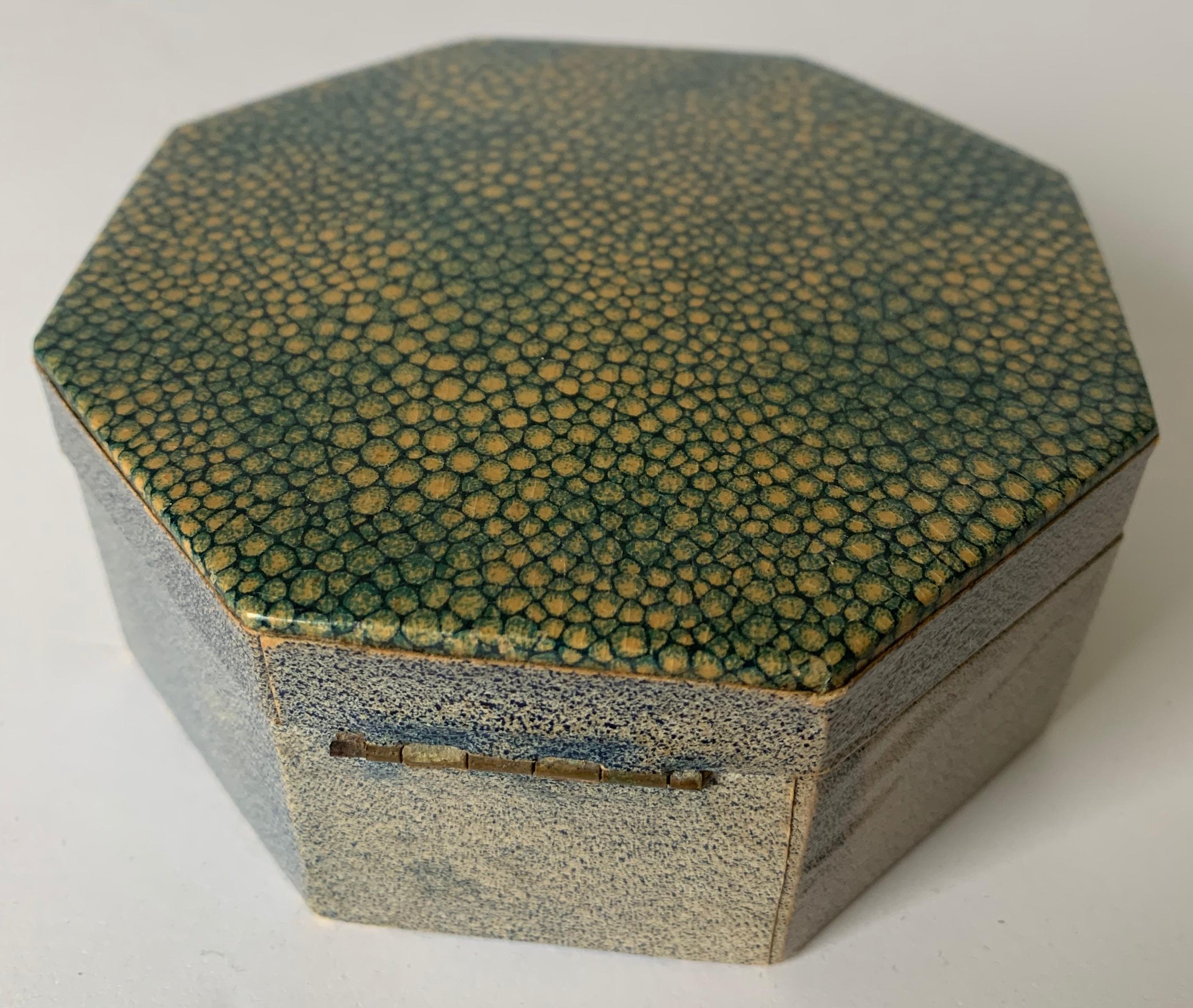 1920s English Octagonal Faux Shagreen Vanity Box 1