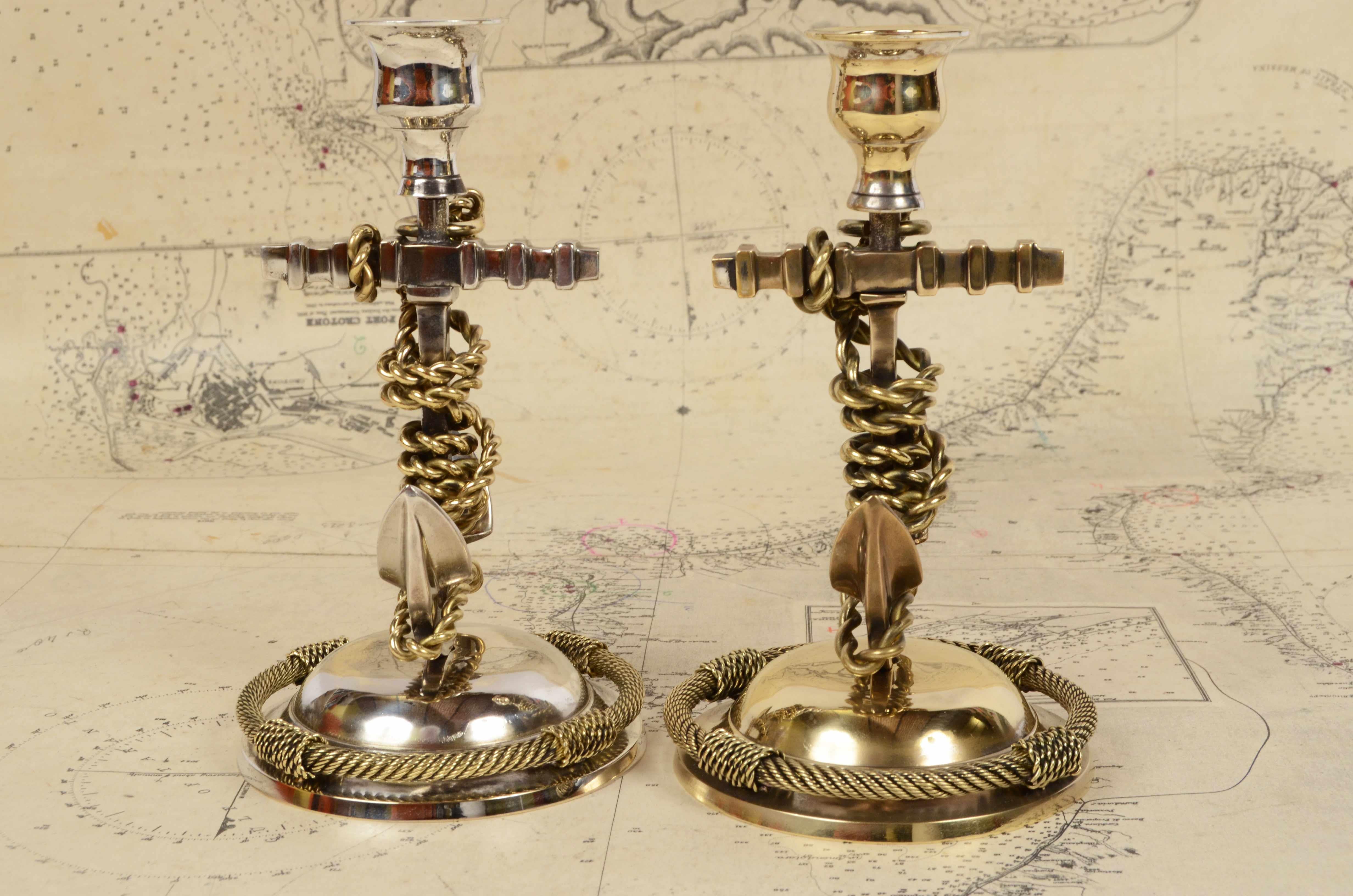 Pair of English nautical candlesticks from the 1920s, lost wax casting in silvered bronze. Made in 3 pieces: a base surrounded by a rope and to which the anchor is screwed wrapped along its entire length by a twisted rope that reaches up to the