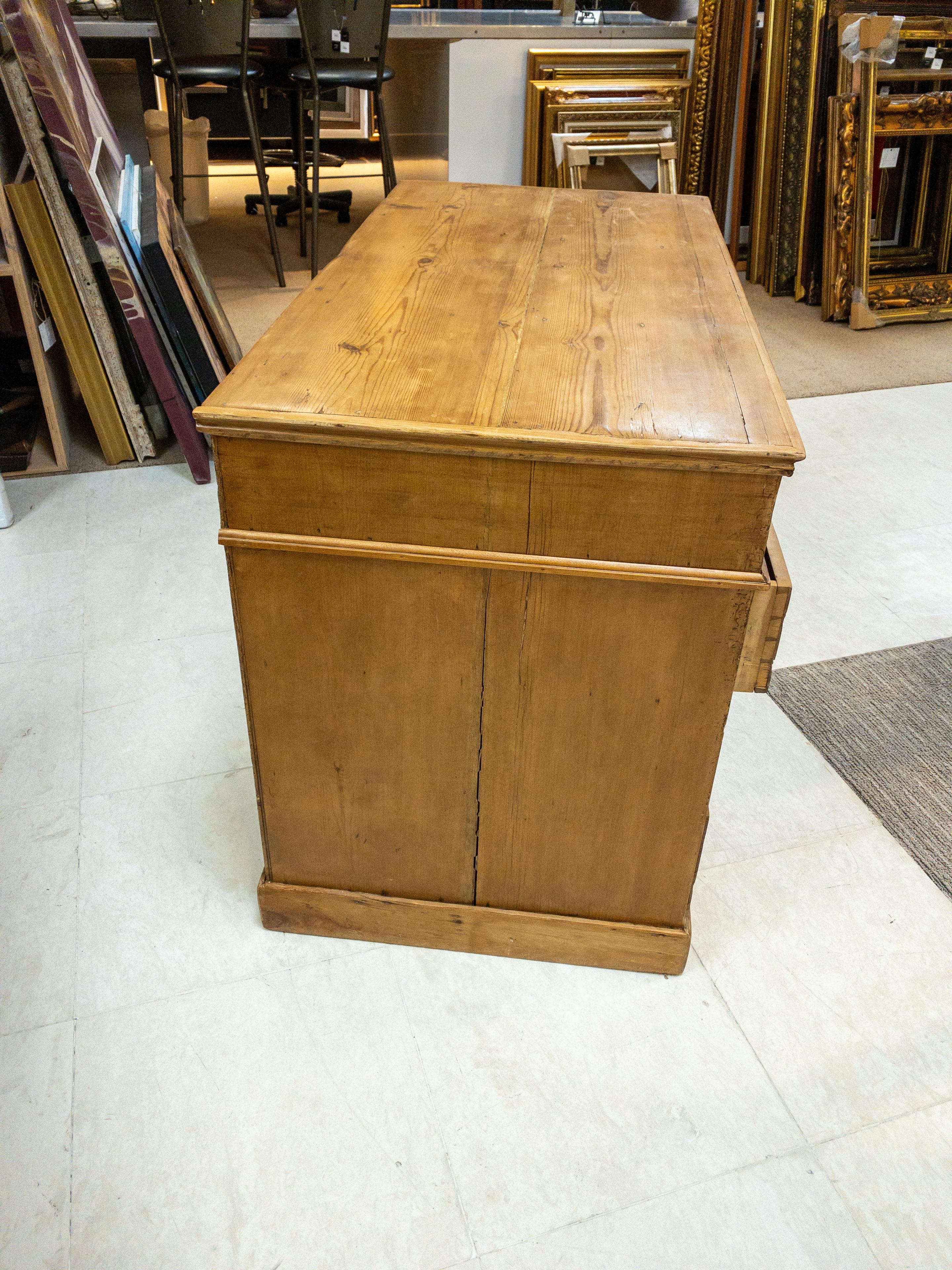 Early 20th Century 1920's English Pine Desk For Sale