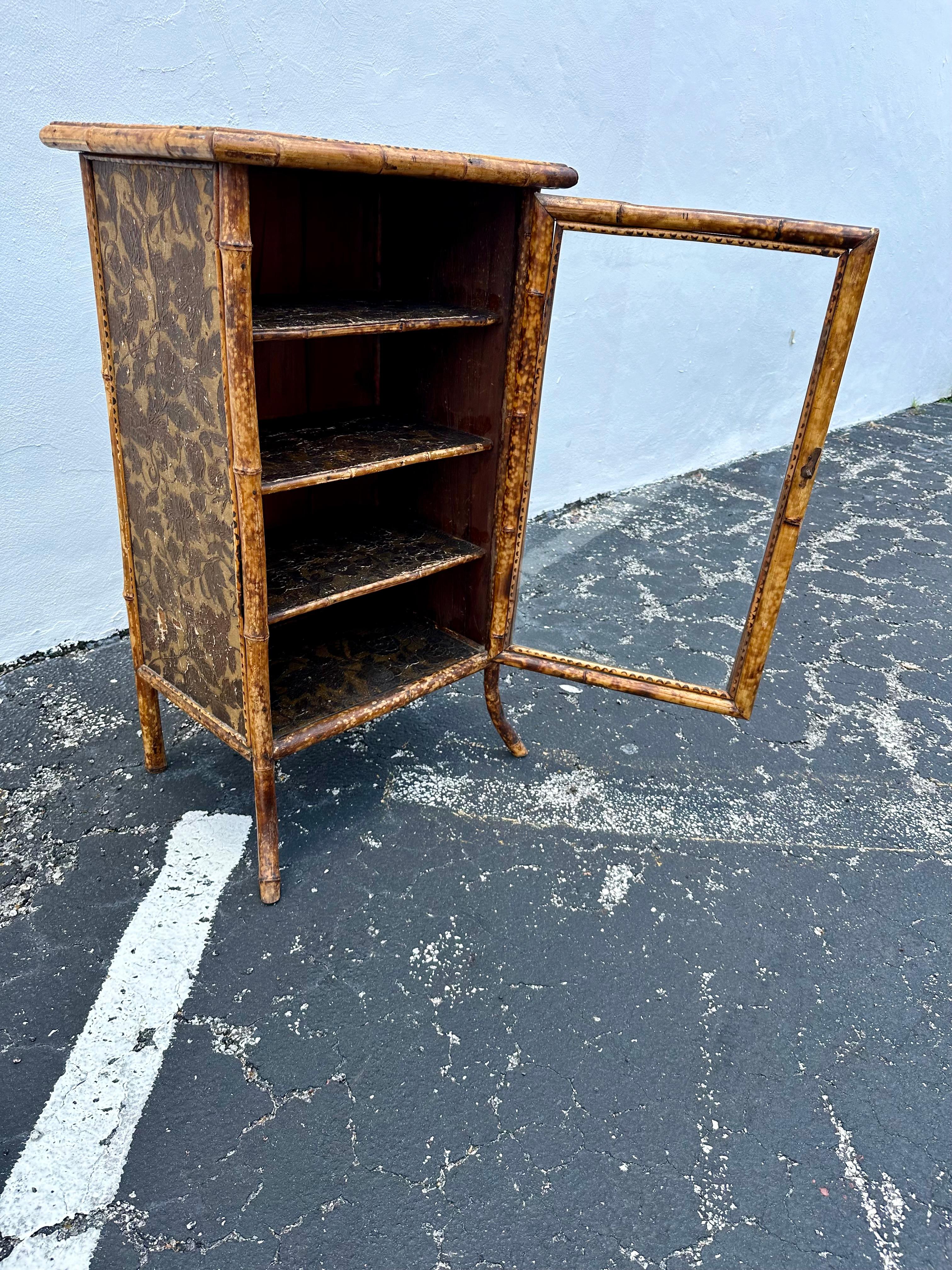 Mini-Sideboard-Schrank aus lackiertem englischem Rattanglas, Chinoiserie, 1920er Jahre im Angebot 5