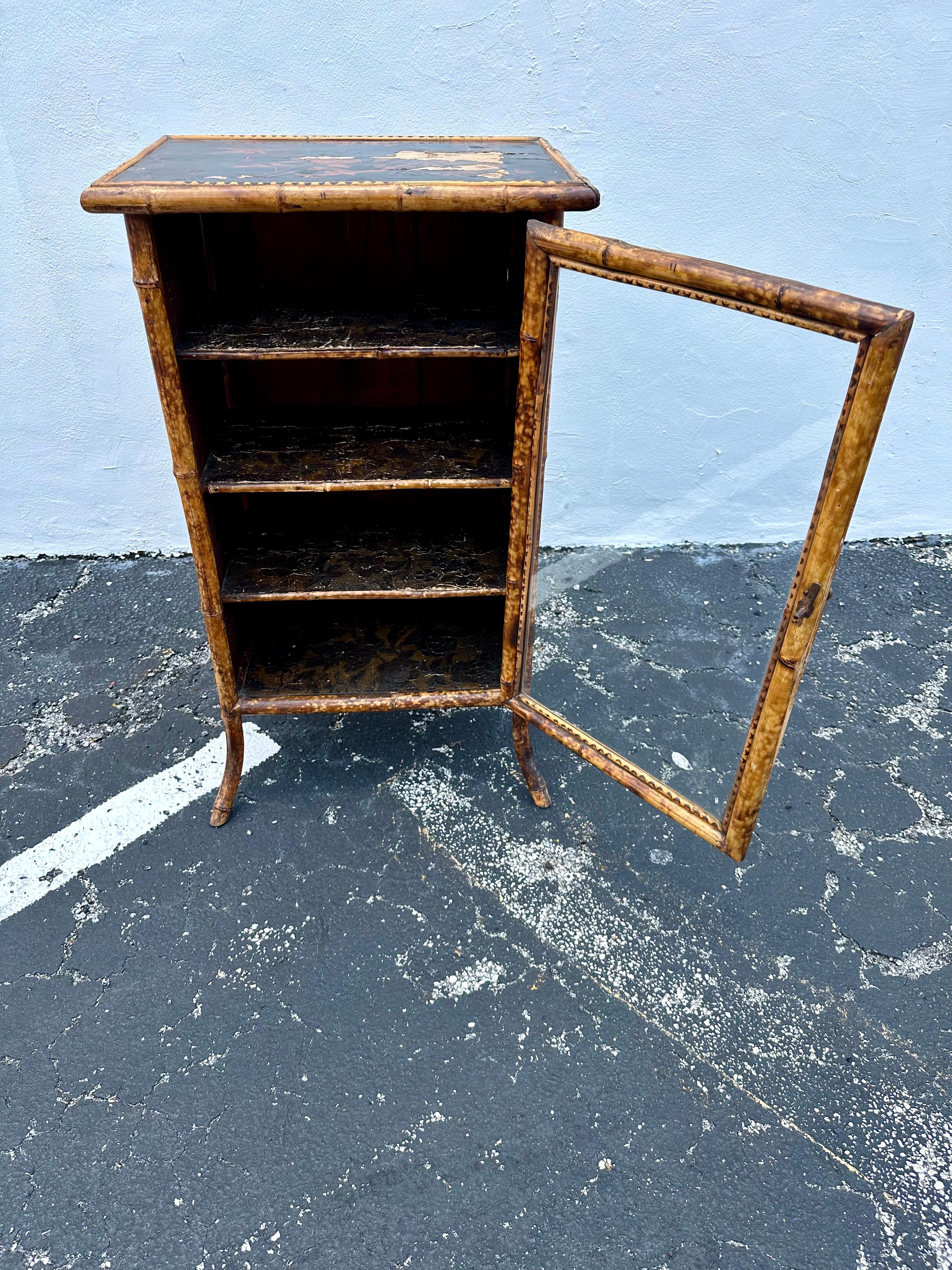 Mini-Sideboard-Schrank aus lackiertem englischem Rattanglas, Chinoiserie, 1920er Jahre im Angebot 6