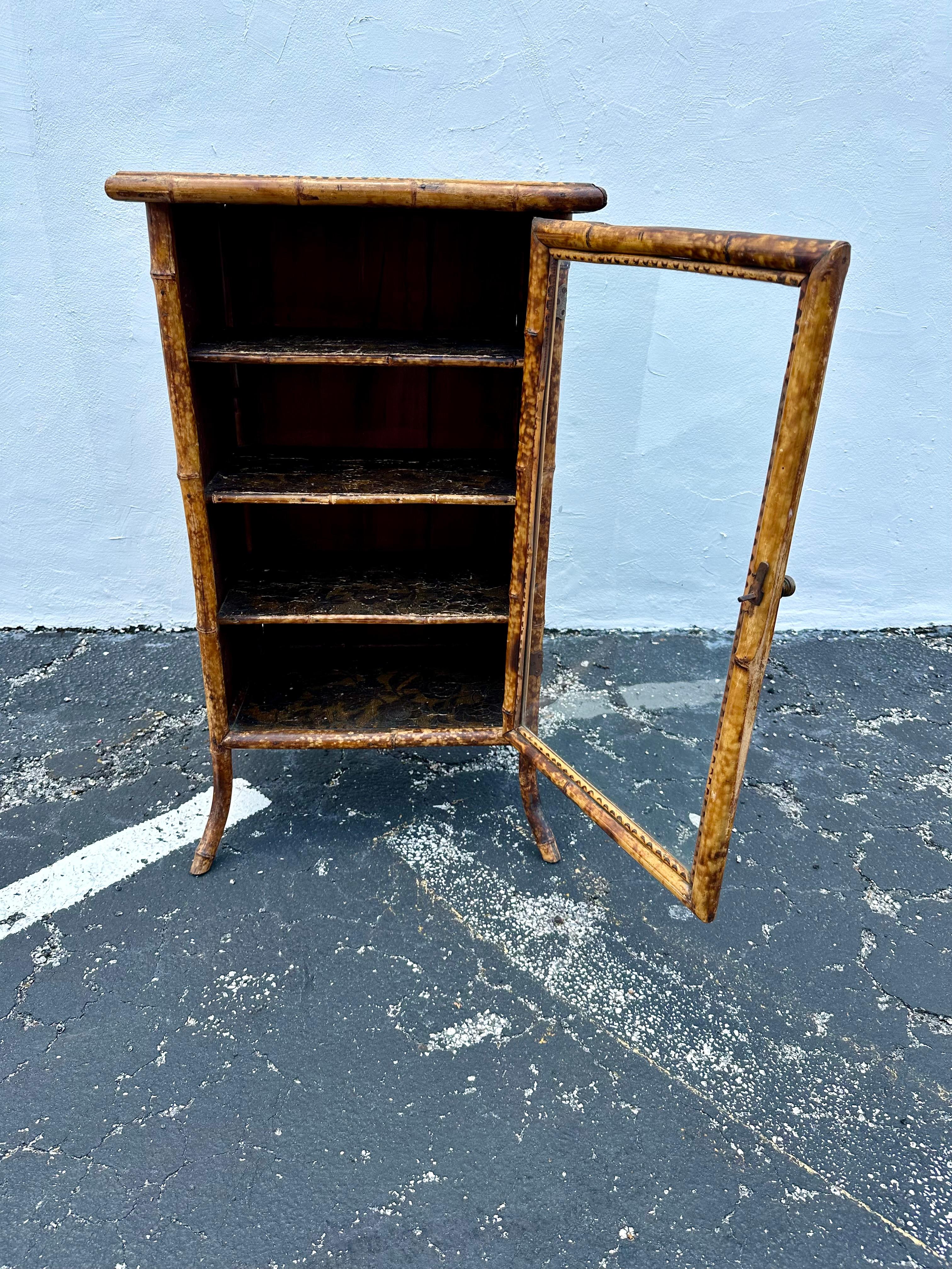 Mini-Sideboard-Schrank aus lackiertem englischem Rattanglas, Chinoiserie, 1920er Jahre im Angebot 4