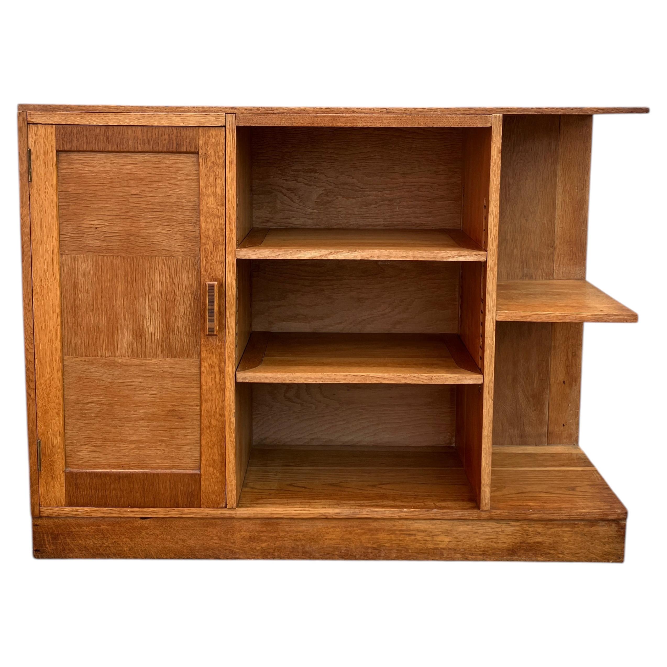Armario y librería Art Decó ingleses de roble macizo de 1920 en venta