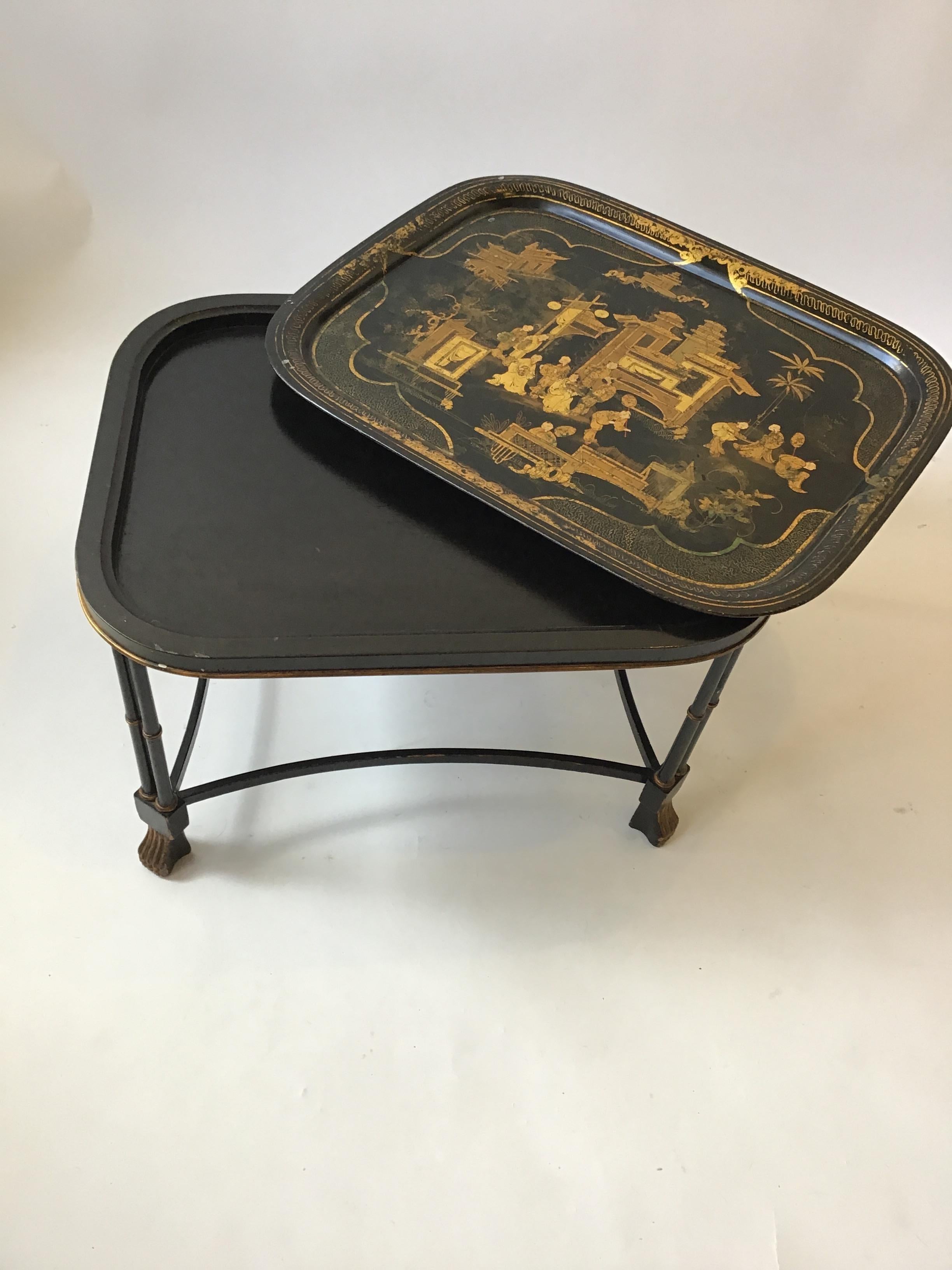 table à plateau anglaise des années 1920 à motif asiatique en vente 6