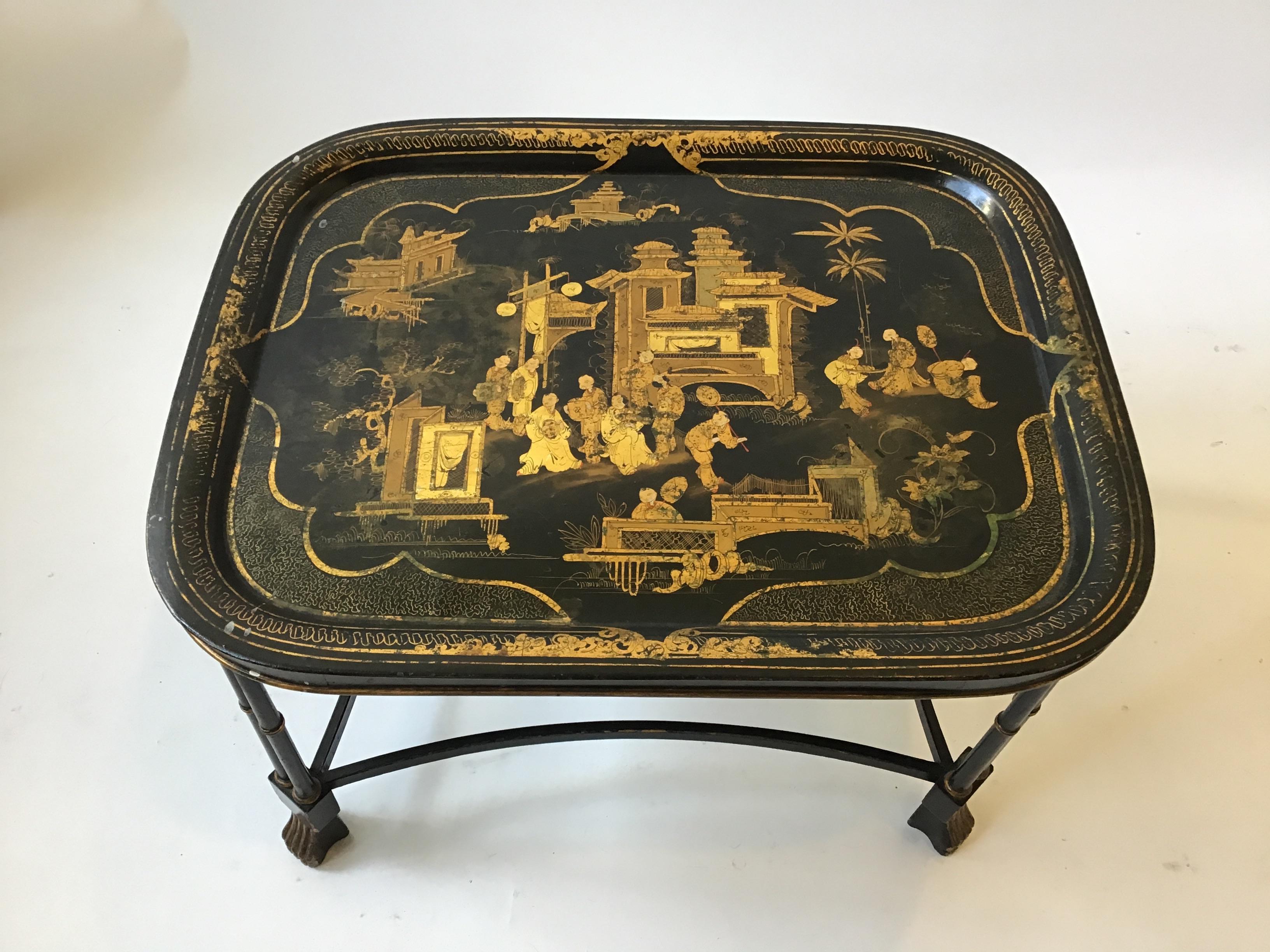 table à plateau anglaise des années 1920 à motif asiatique Bon état - En vente à Tarrytown, NY