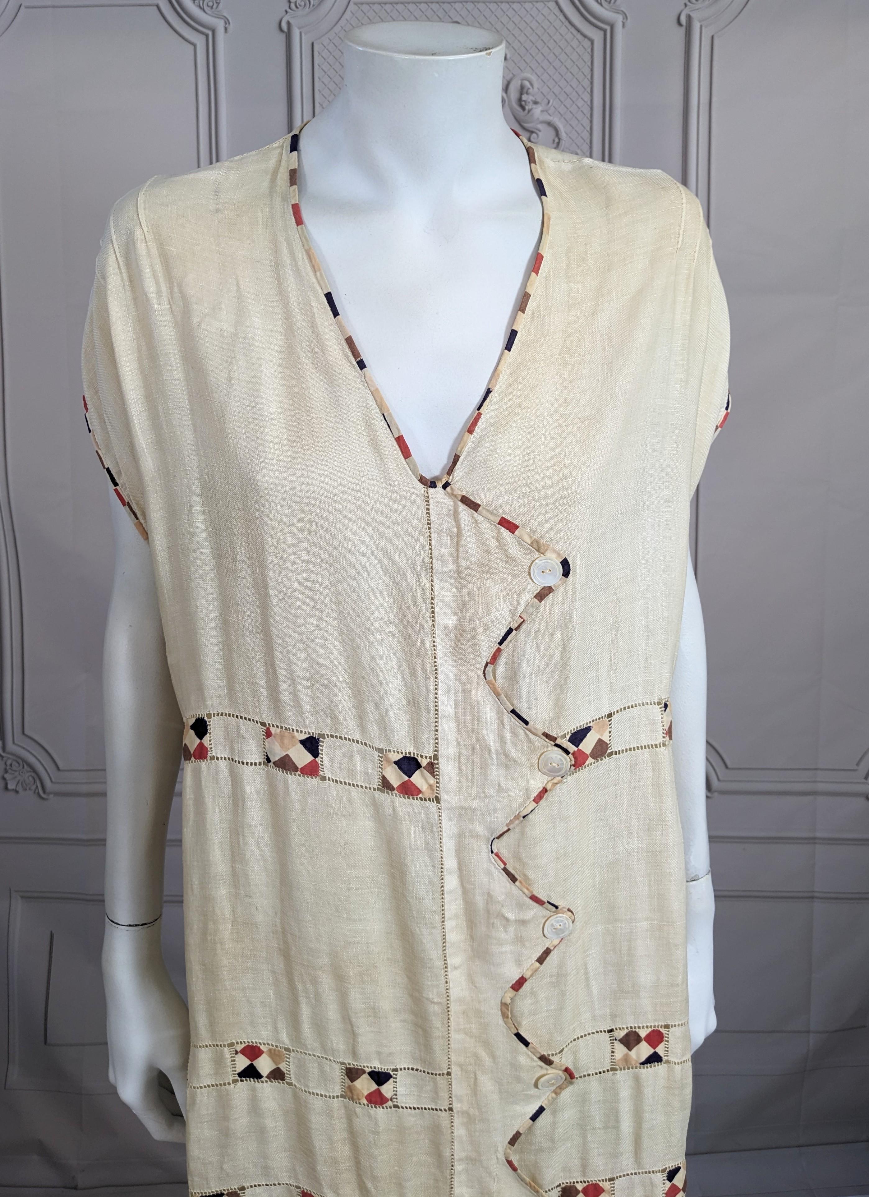 Beige Robe de jour Art Déco en lin européen des années 1920 en vente