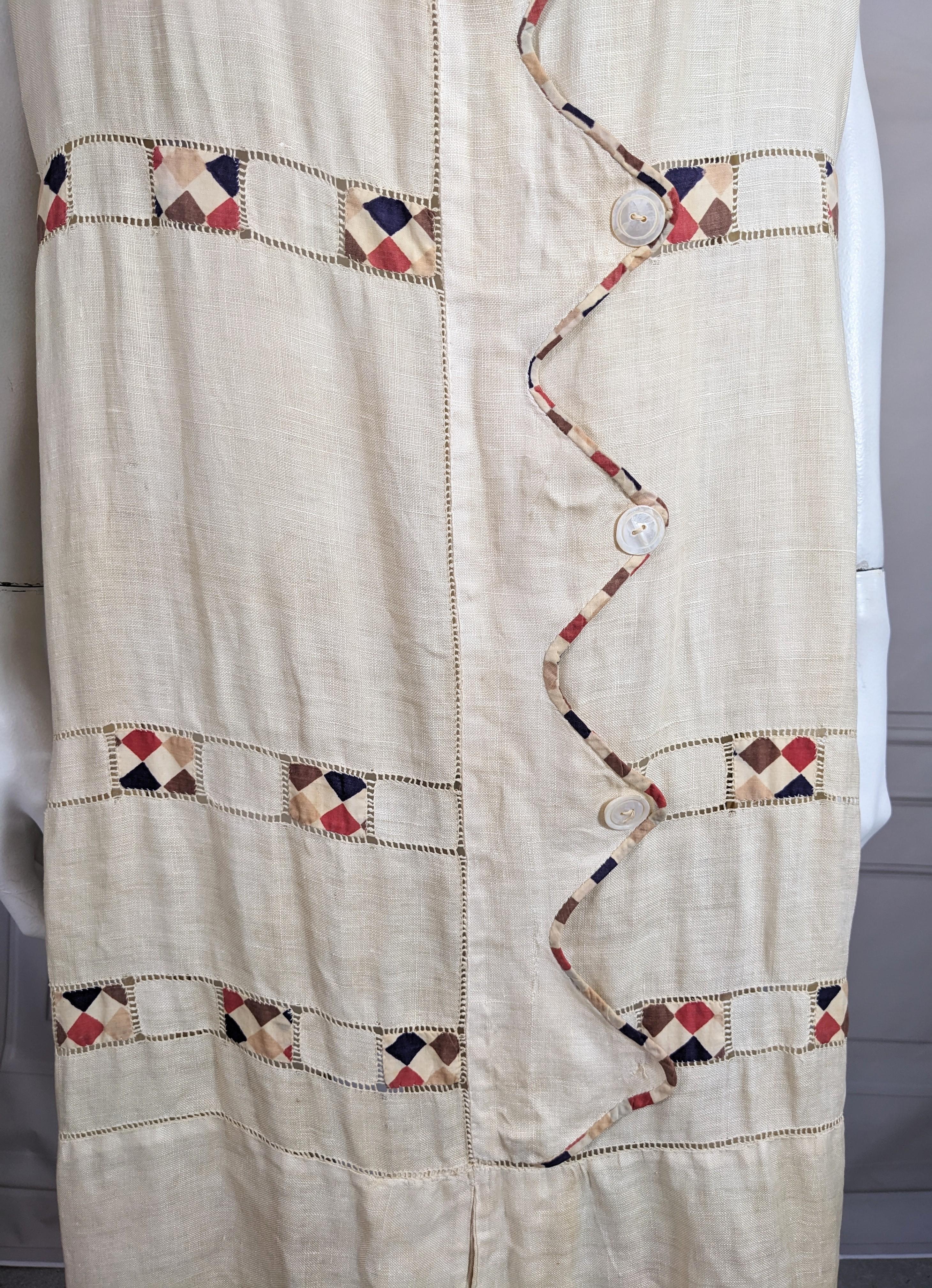 1920's European Linen Art Deco Day Dress In Good Condition For Sale In New York, NY