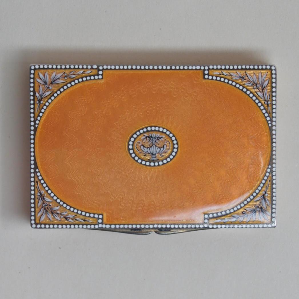 1920s European silver gilt and guilloche enamel trinket / pill box Stamp 935 PHV For Sale 9