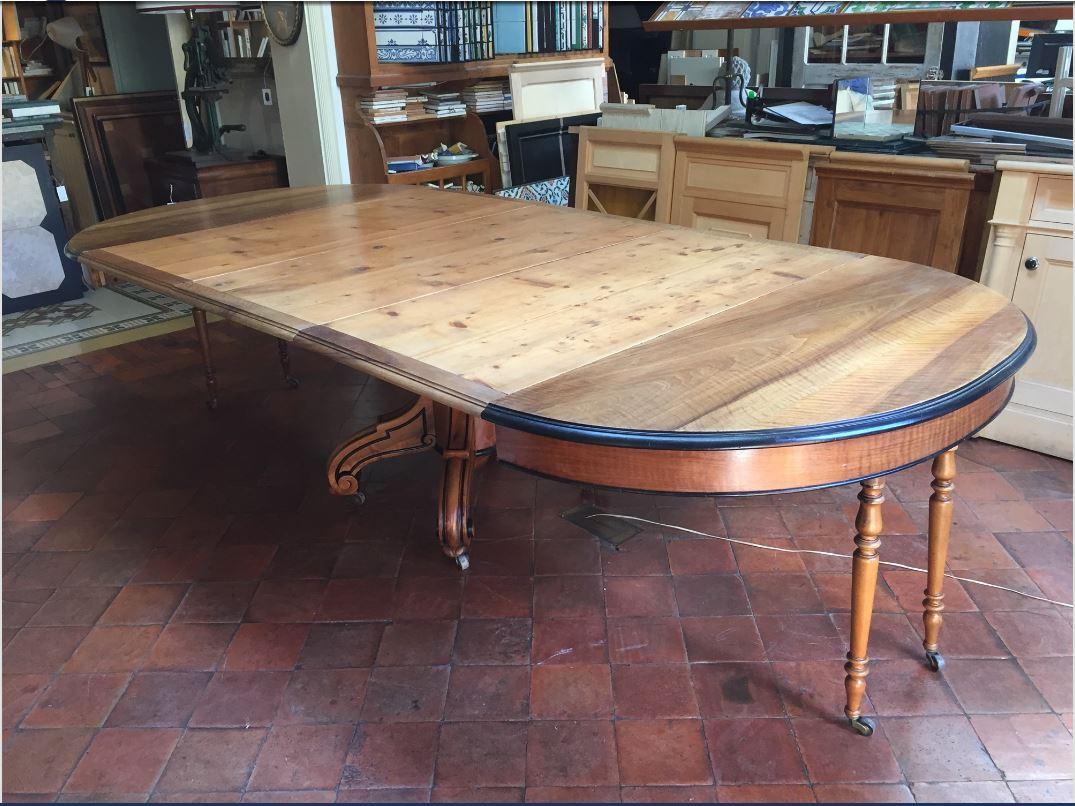 Late 19th Century 1920s Extending Walnut Italian Dining Table with Hand-Carved Base on Wheels