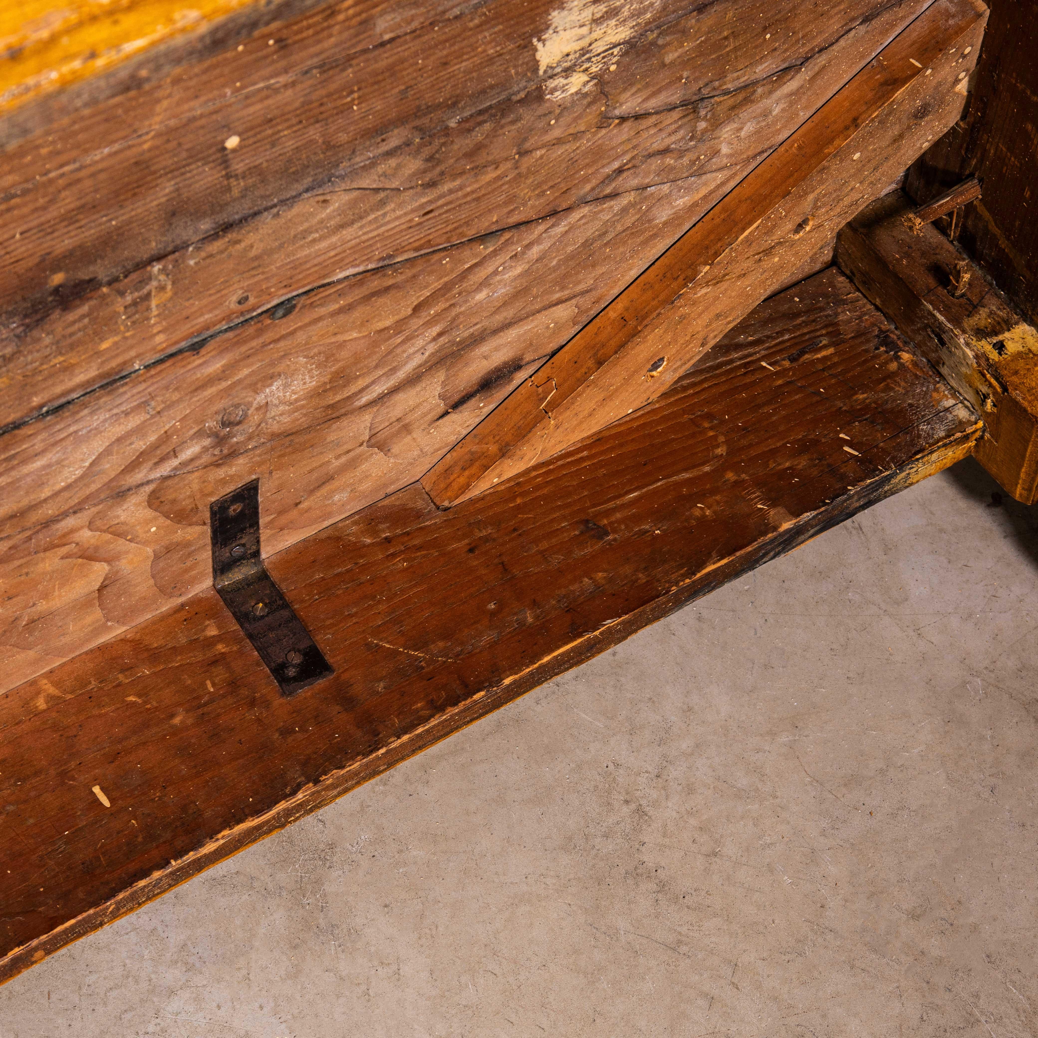 Tavolo da pranzo francese rettangolare angolare in finto legno del 1920 in vendita 2