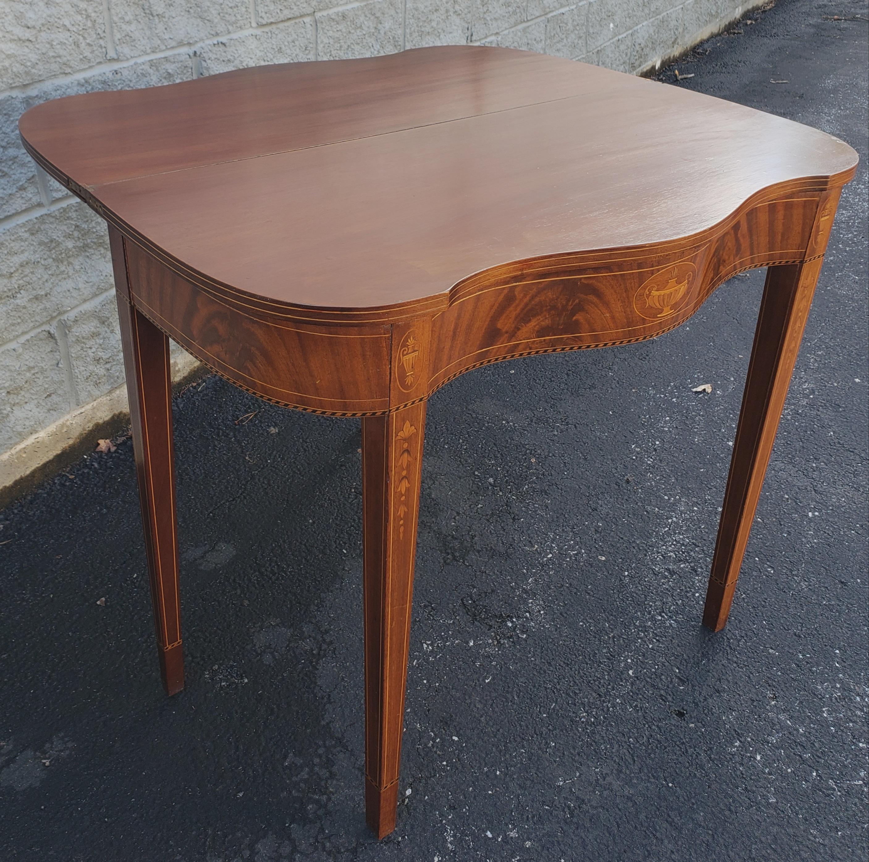 American 1920s Federal Style Satinwood Inlaid Flame Mahogany Serpentine Card Table For Sale