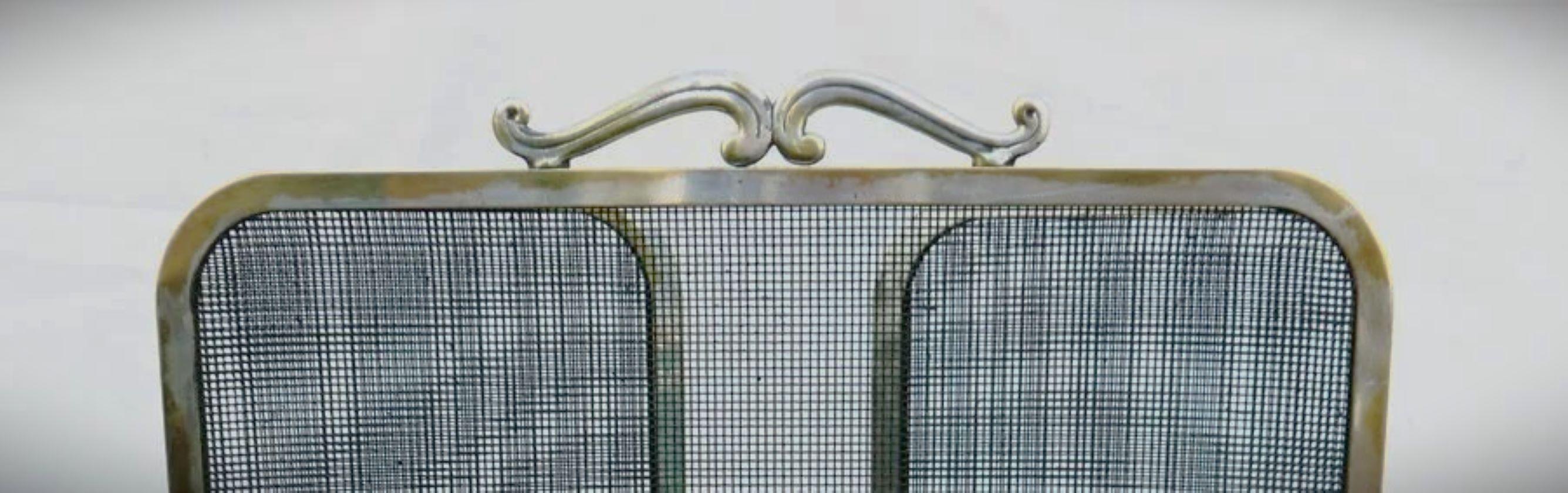 Original Antique 1920s Foldes x3 Panel 
Ecran de cheminée Grand pare-étincelles
Plaque d'argent originale et finition en laiton par frottement

Dimensions de l'ouverture : Largeur 18