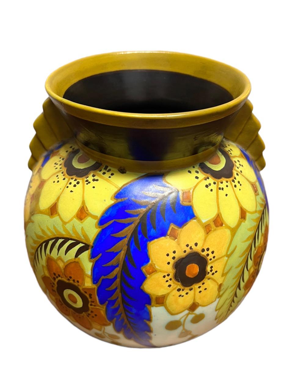 20ième siècle Vase floral de l'artiste Charles Catteau des années 1920 en vente