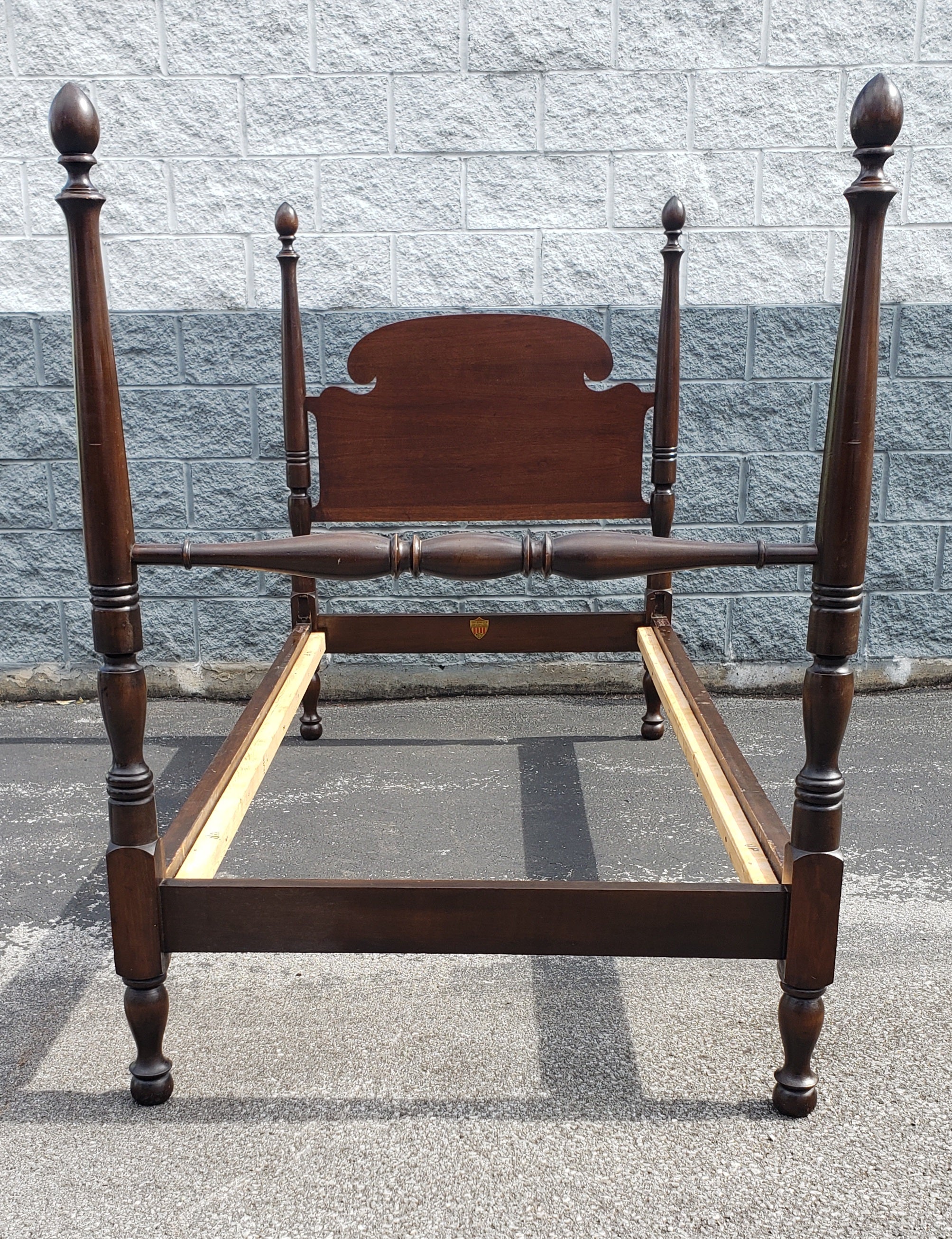 Hardwood 1920s Foote-Reynold Co. Mahogany and Walnut Semi-Poster Single Size Bedstead For Sale