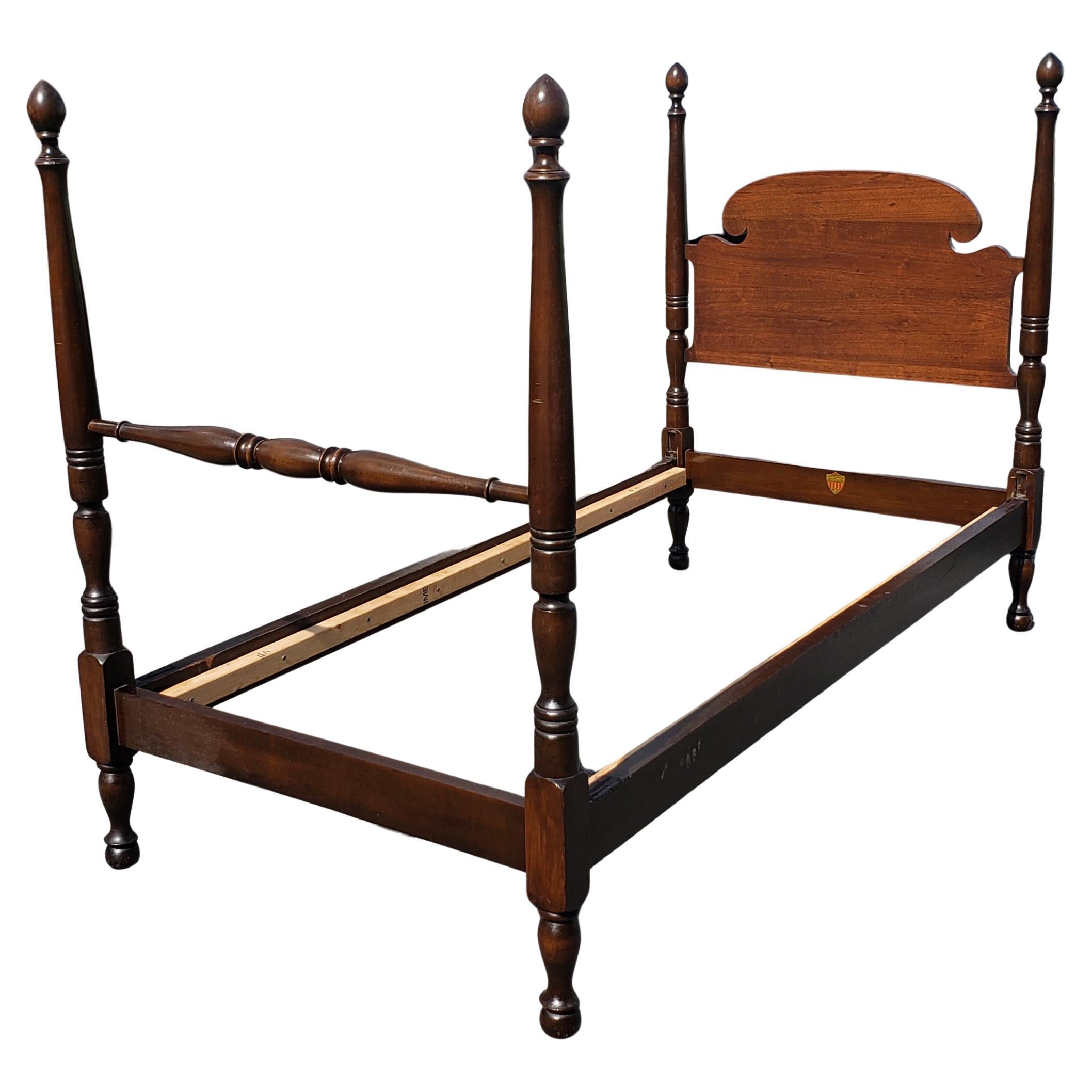 An absolutely stunning semi poster single Bedstead by Foote-Reynold Furniture company (1919-1926). Great antique condition as the bed has been recently and professionally refinished. Headboard in mahogany and rest of frame in walnut.. Newer