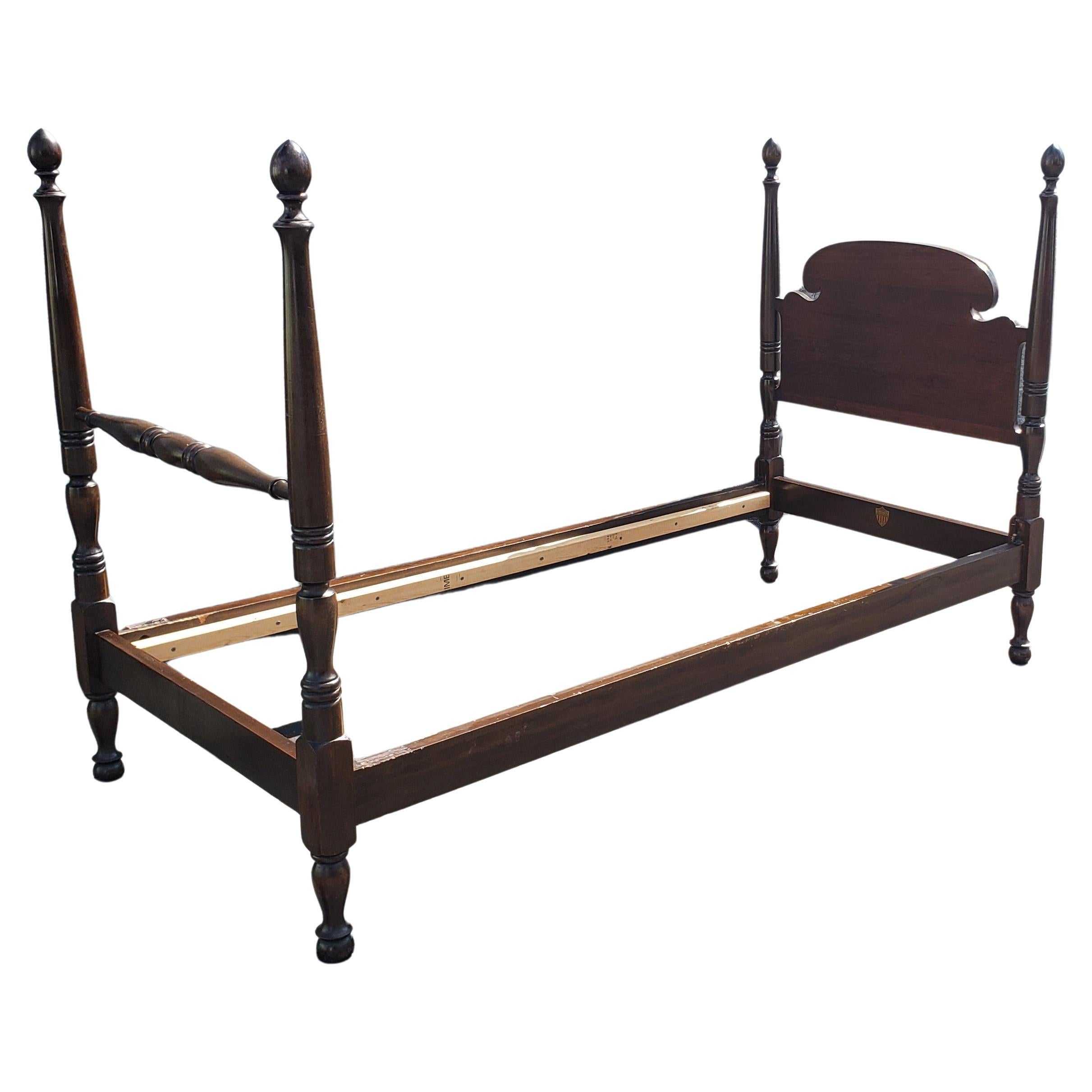 American 1920s Foote-Reynold Co. Mahogany and Walnut Semi-Poster Single Size Bedstead For Sale