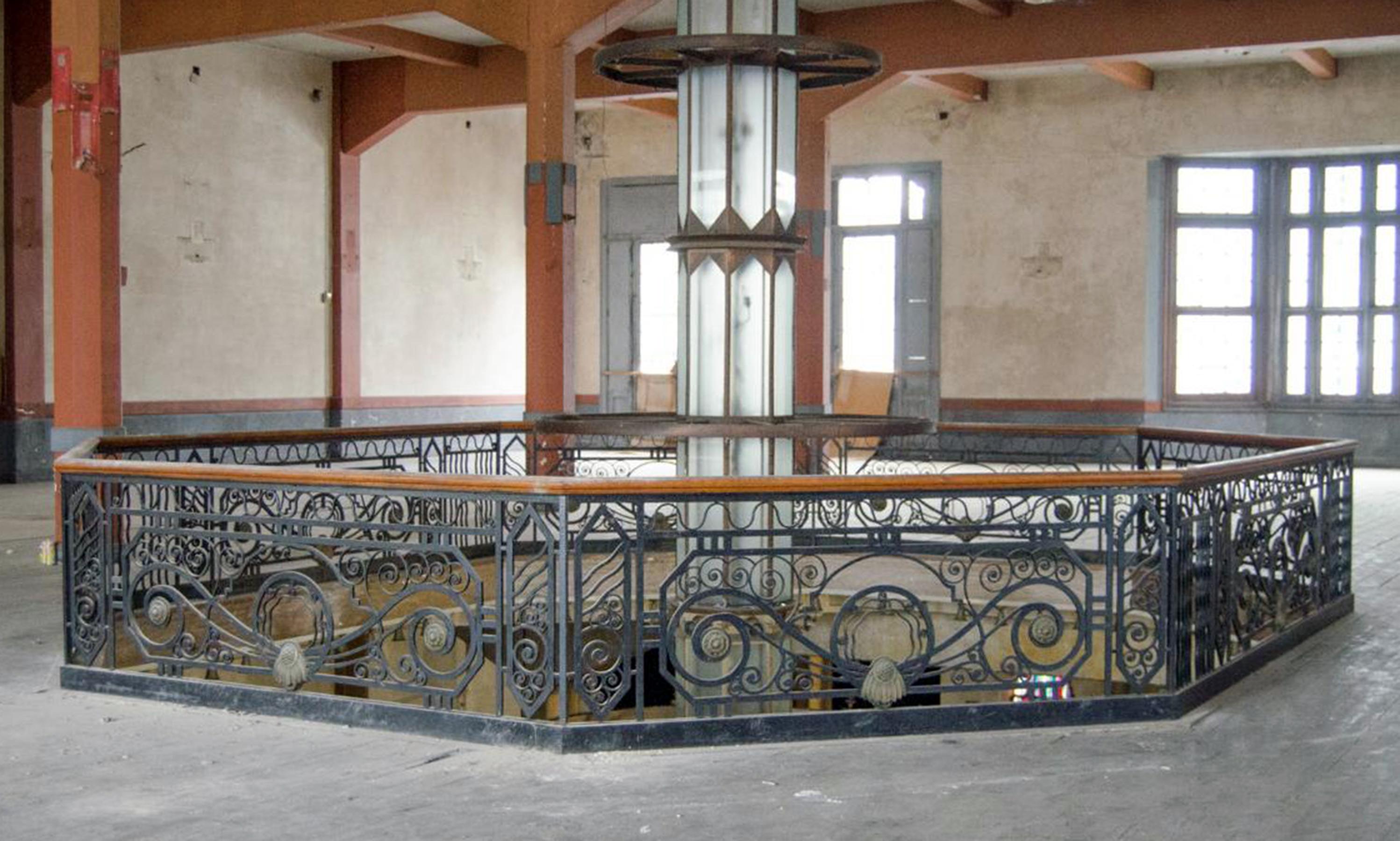 1920s Former Palacio Sudamérica's Art Déco Wrought Iron Large Railing, Uruguay 8