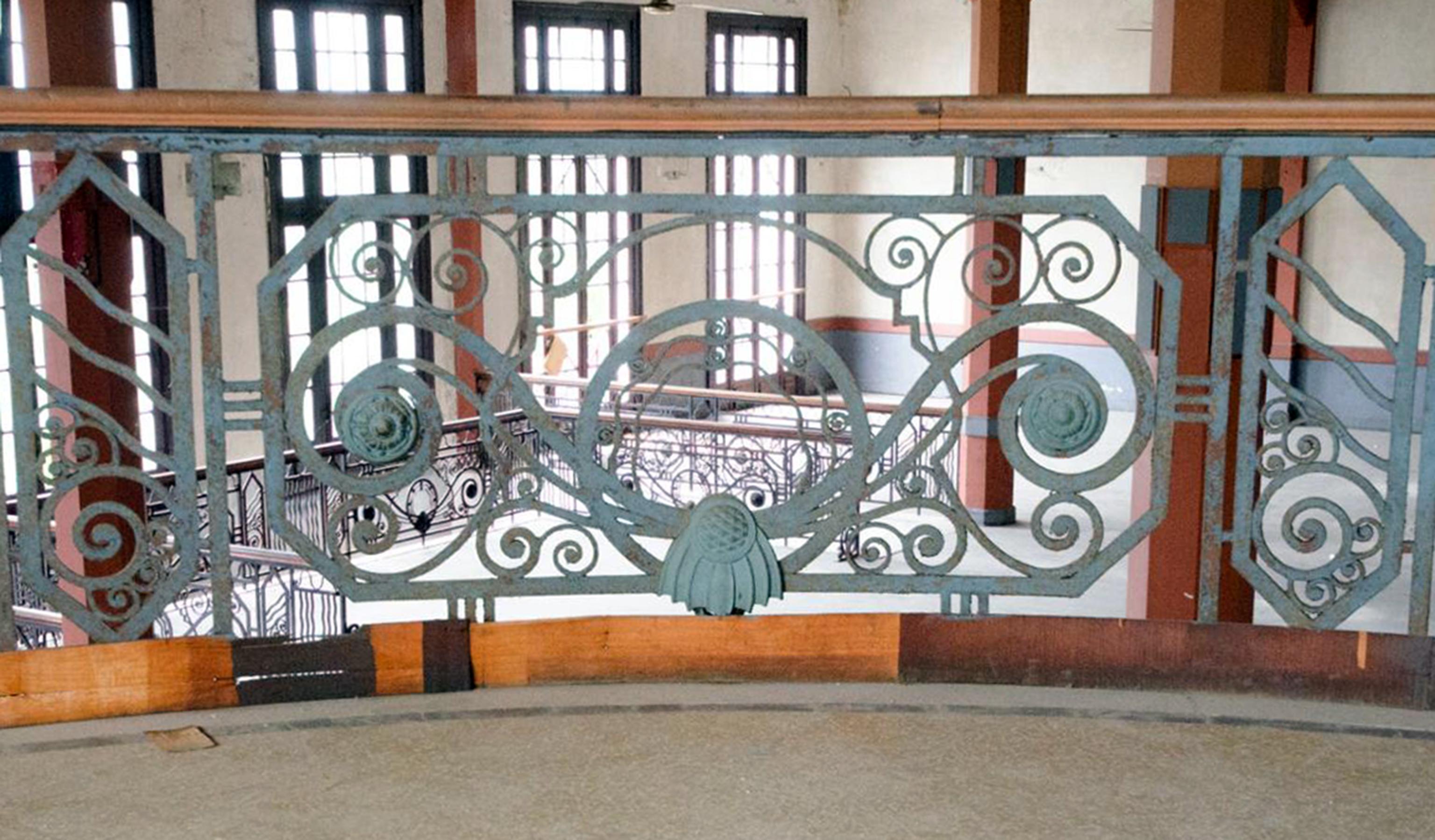 1920s Former Palacio Sudamérica's Art Déco Wrought Iron Large Railing, Uruguay 12