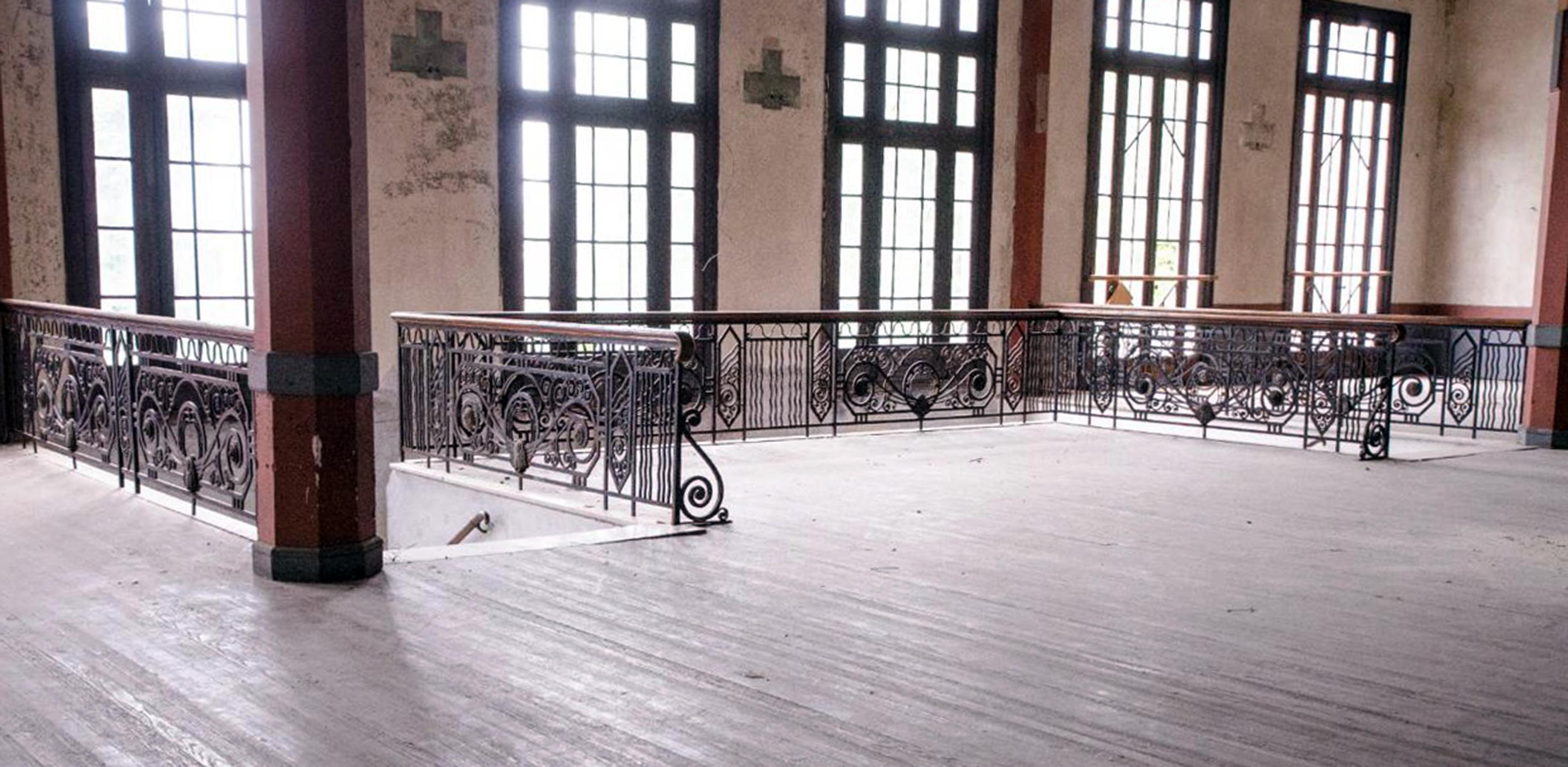 1920s Former Palacio Sudamérica's Art Déco Wrought Iron Large Railing, Uruguay 1