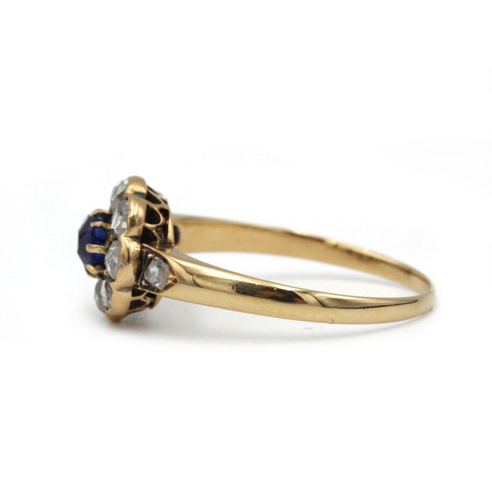 Belle Époque 1920s French 18K Yellow Gold Daisy “Marguerite” Ring with 0.40 ct Sapphire & Ros For Sale