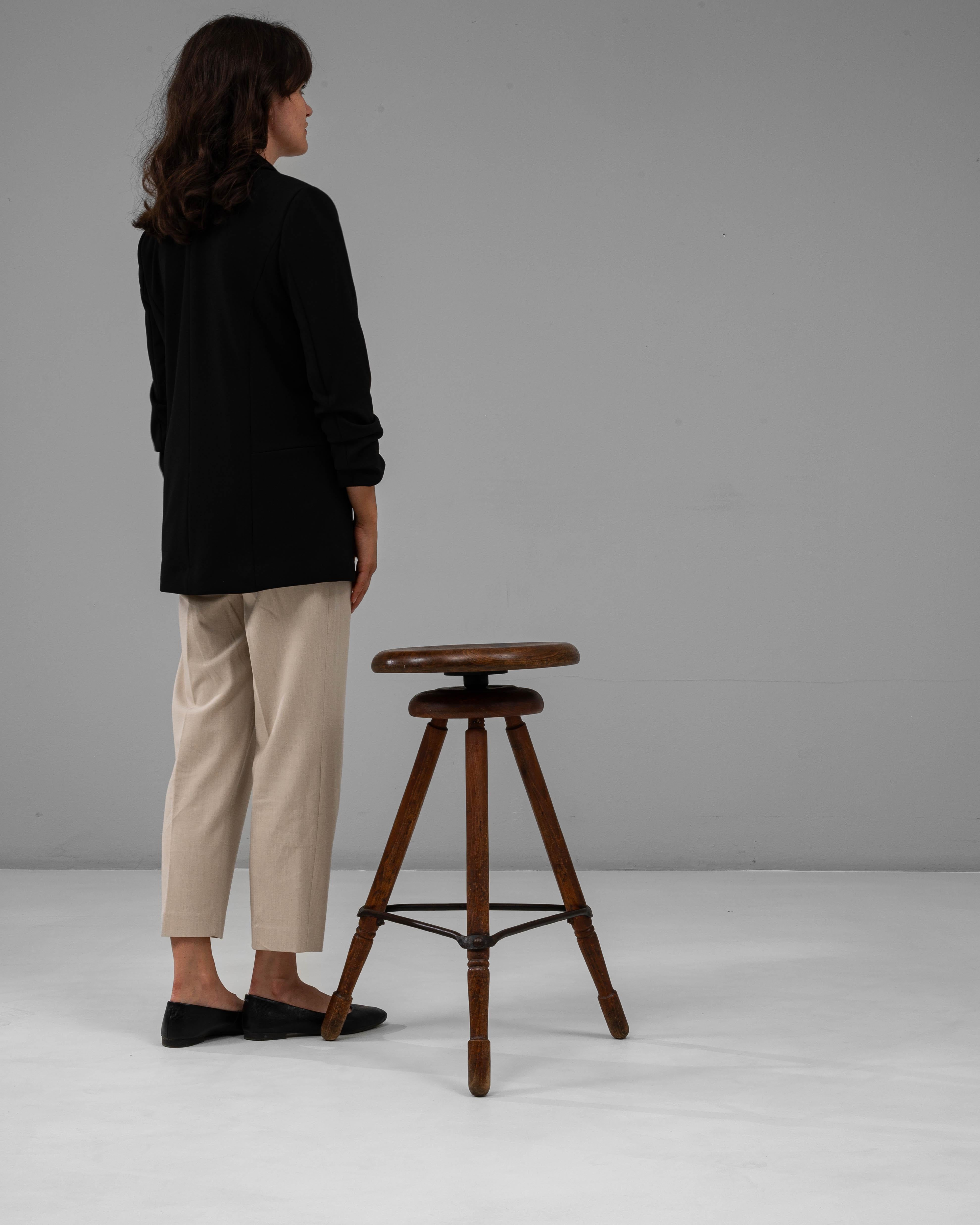 1920s French Adjustable Swivel Stool With Tripod Base In Good Condition For Sale In High Point, NC